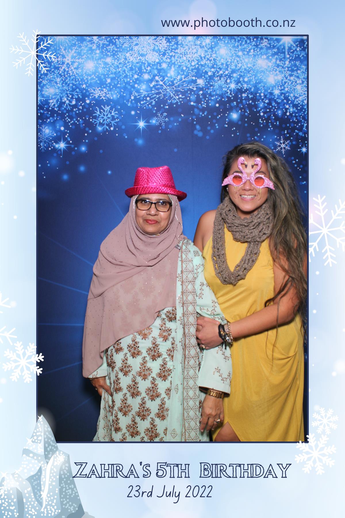 Zahra's 5th Frozen Birthday Party | View more photos from the event at gallery.photobooth.co.nz/u/SelfieCentral/Zahras-5th-Frozen-Birthday-Party