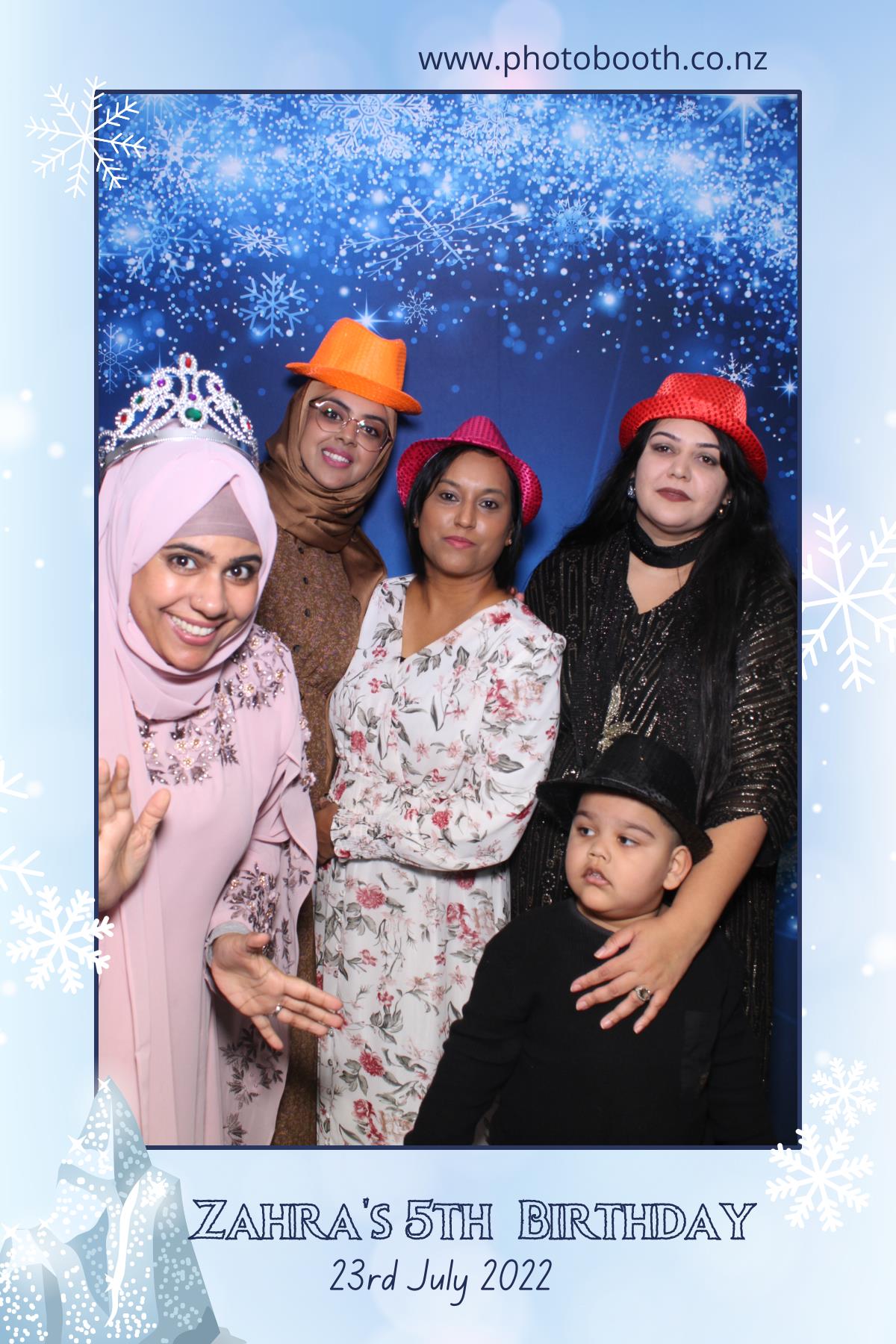 Zahra's 5th Frozen Birthday Party | View more photos from the event at gallery.photobooth.co.nz/u/SelfieCentral/Zahras-5th-Frozen-Birthday-Party