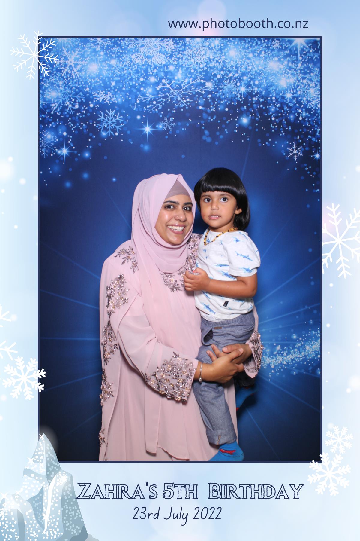 Zahra's 5th Frozen Birthday Party | View more photos from the event at gallery.photobooth.co.nz/u/SelfieCentral/Zahras-5th-Frozen-Birthday-Party