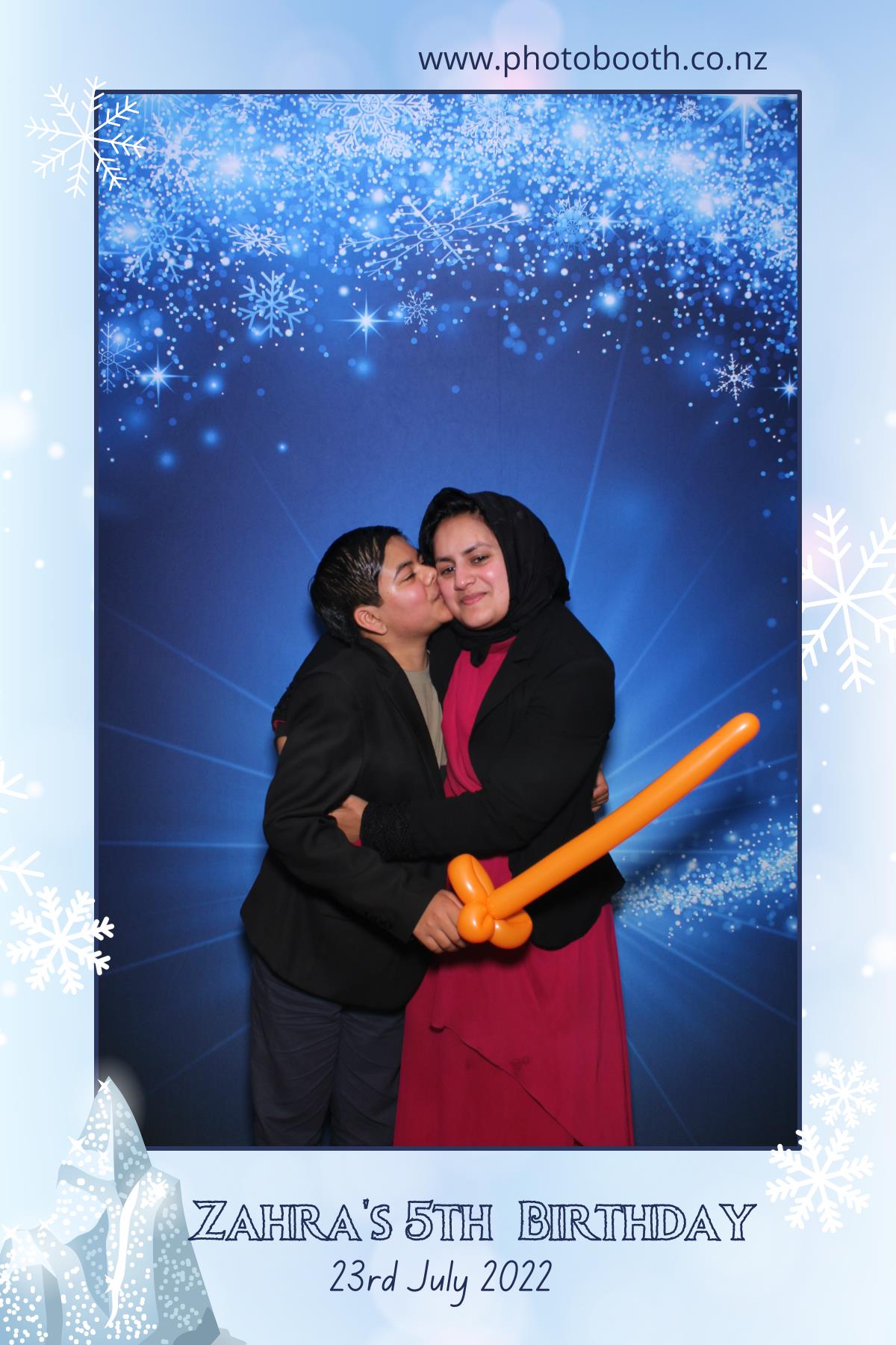 Zahra's 5th Frozen Birthday Party | View more photos from the event at gallery.photobooth.co.nz/u/SelfieCentral/Zahras-5th-Frozen-Birthday-Party