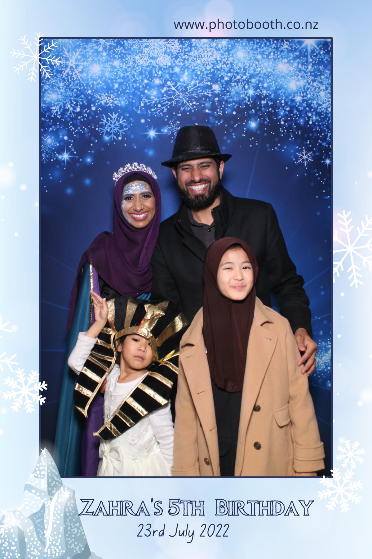 Zahra's 5th Frozen Birthday Party | View more photos from the event at gallery.photobooth.co.nz/u/SelfieCentral/Zahras-5th-Frozen-Birthday-Party