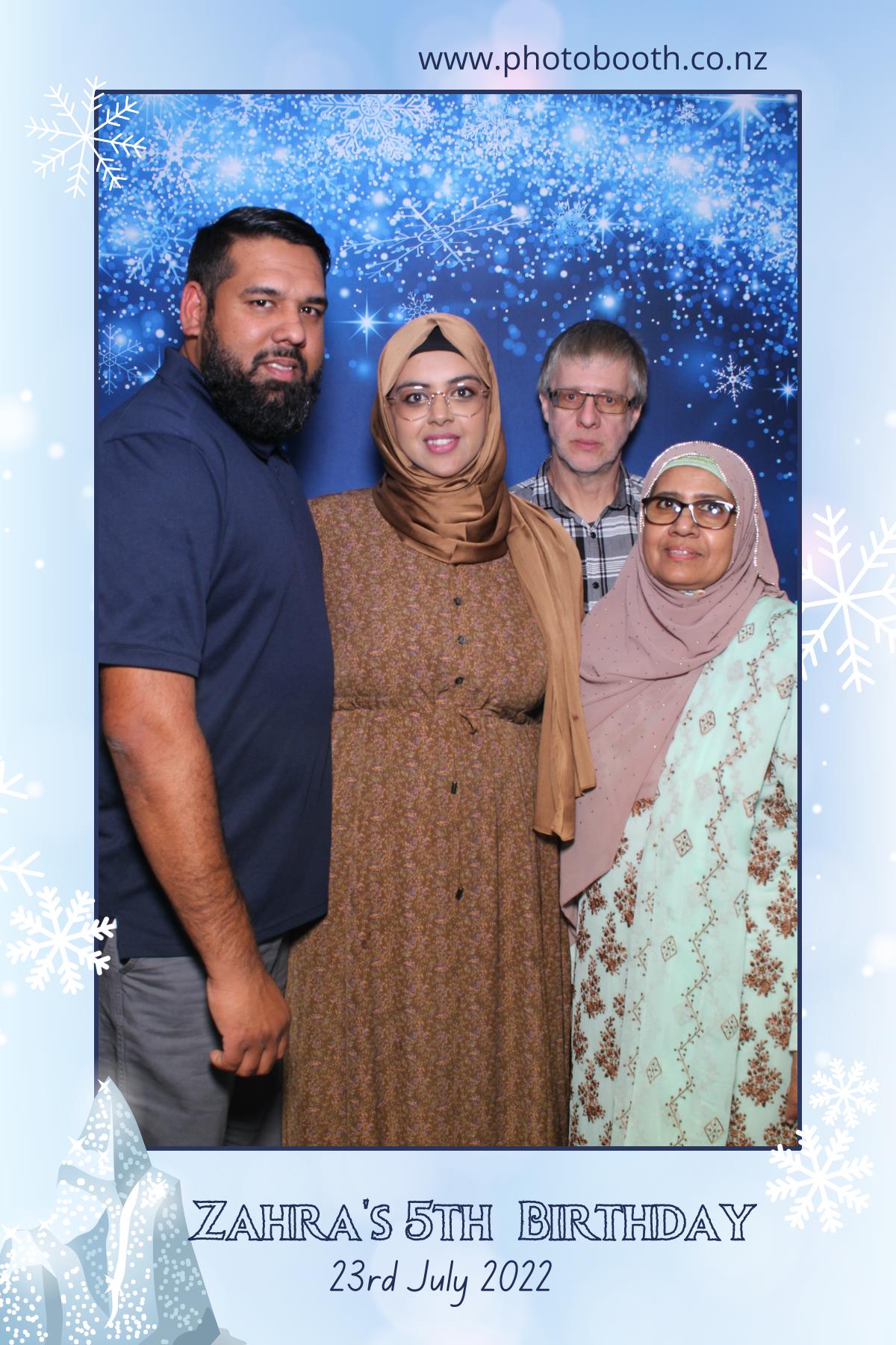 Zahra's 5th Frozen Birthday Party | View more photos from the event at gallery.photobooth.co.nz/u/SelfieCentral/Zahras-5th-Frozen-Birthday-Party