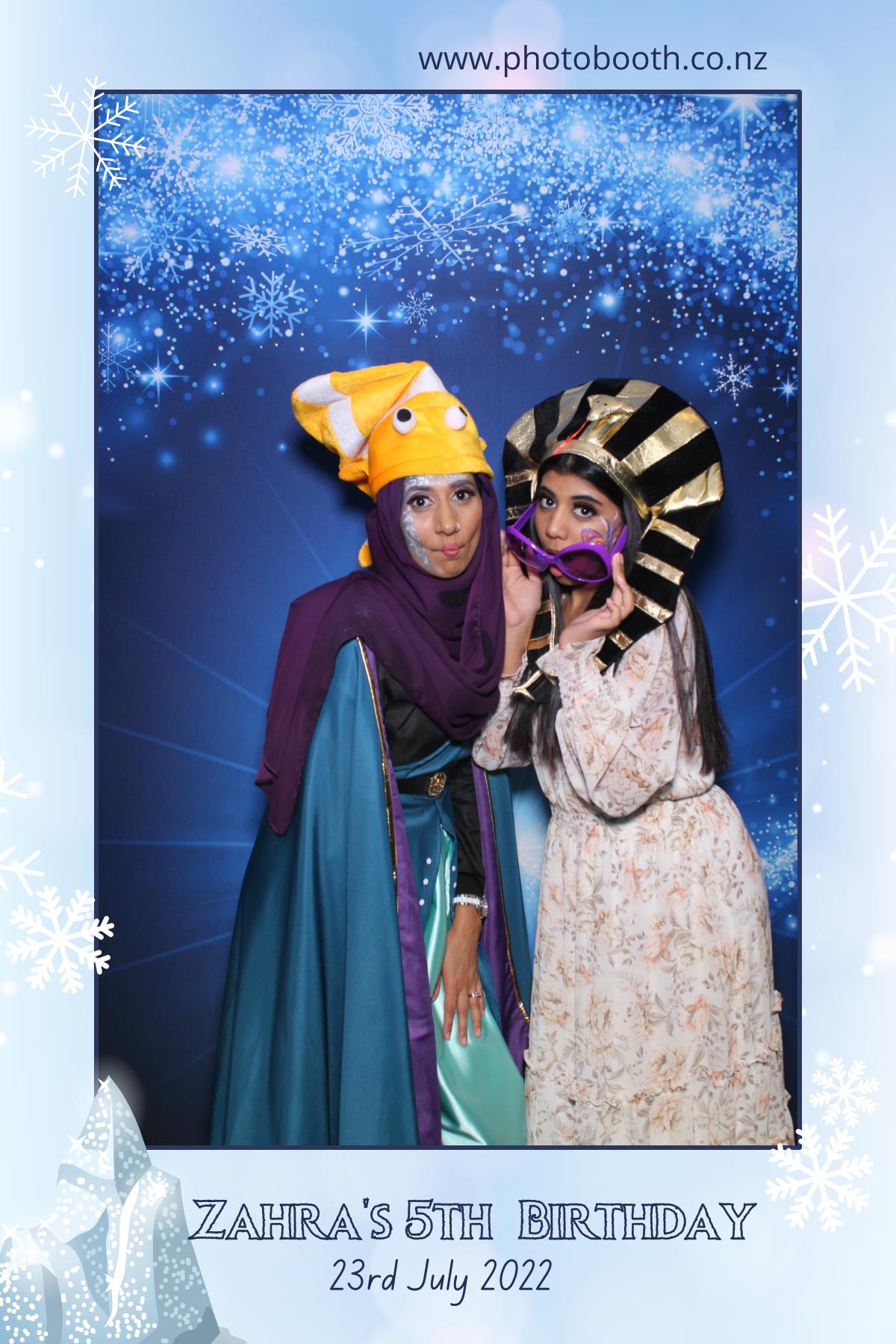 Zahra's 5th Frozen Birthday Party | View more photos from the event at gallery.photobooth.co.nz/u/SelfieCentral/Zahras-5th-Frozen-Birthday-Party