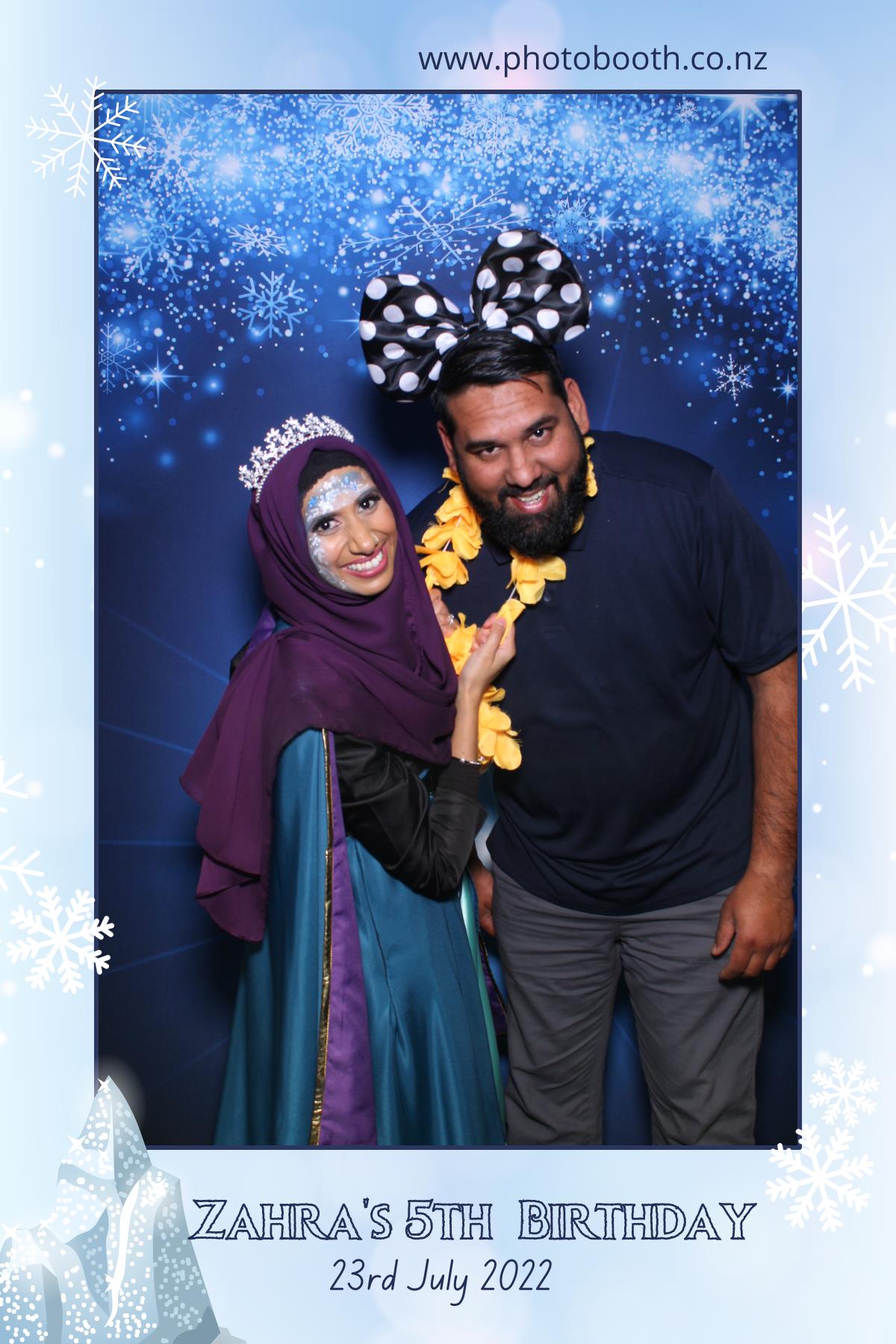 Zahra's 5th Frozen Birthday Party | View more photos from the event at gallery.photobooth.co.nz/u/SelfieCentral/Zahras-5th-Frozen-Birthday-Party