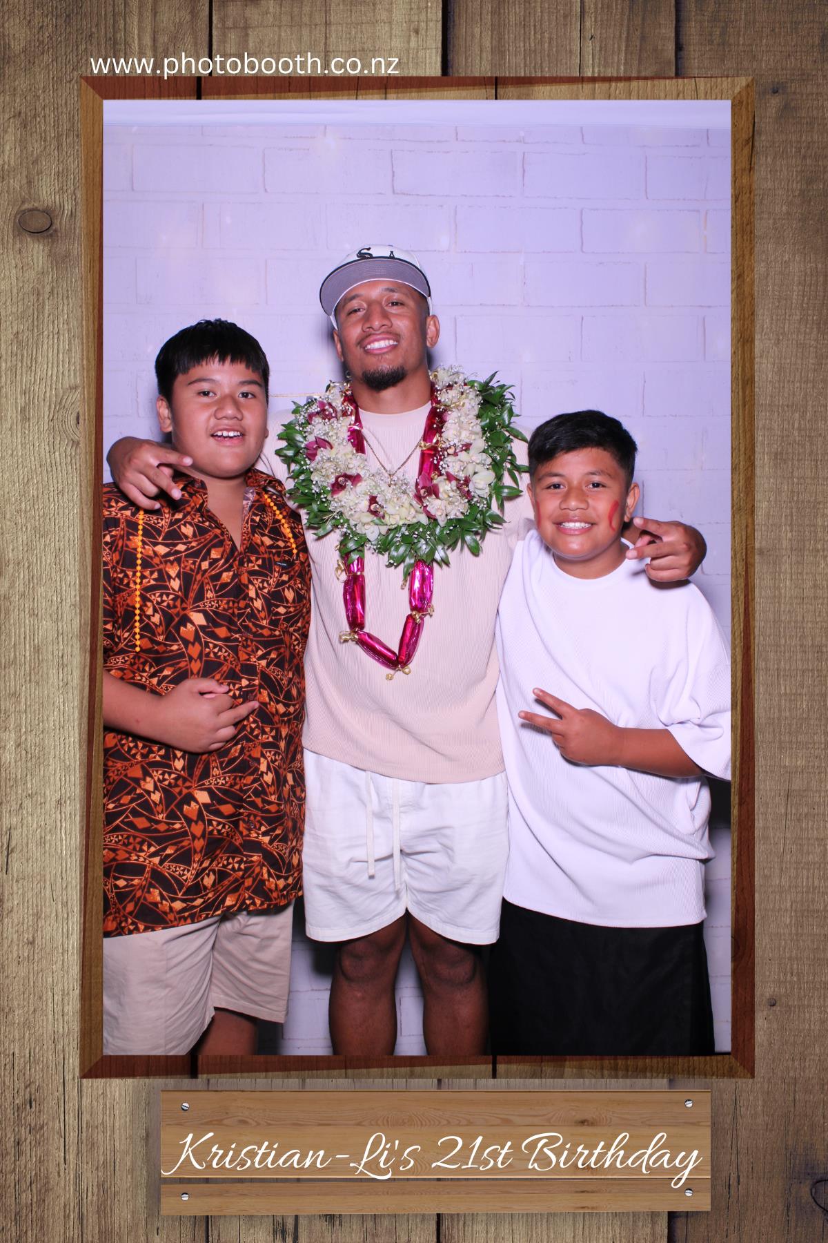 Kristian-Li's 21st | View more photos from the event at gallery.photobooth.co.nz/u/SelfieCentral/Kristian-Lis-21st