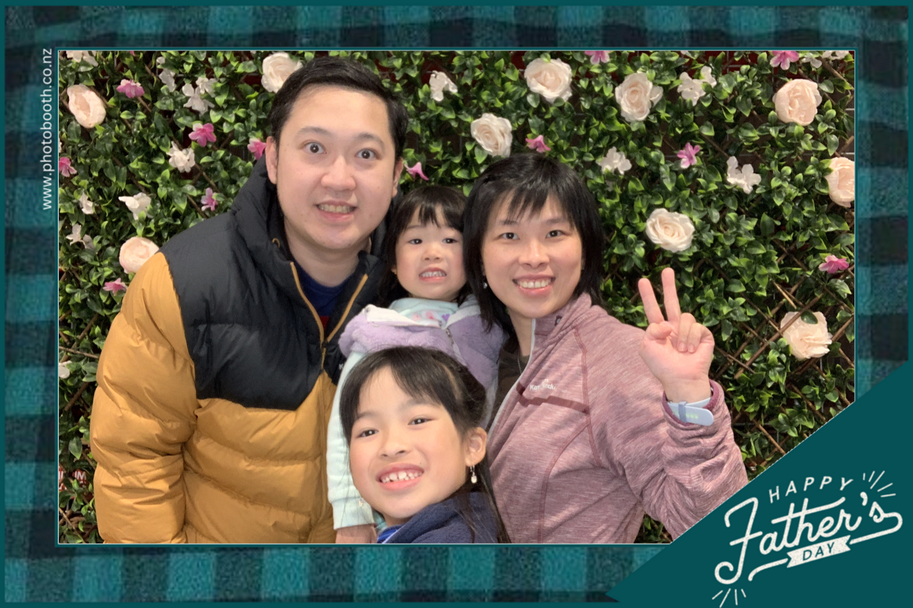 Bunnings Father's Day Family NIght | View more photos from the event at gallery.photobooth.co.nz/u/SelfieCentral/Bunnings-Fathers-Day-Family-NIght