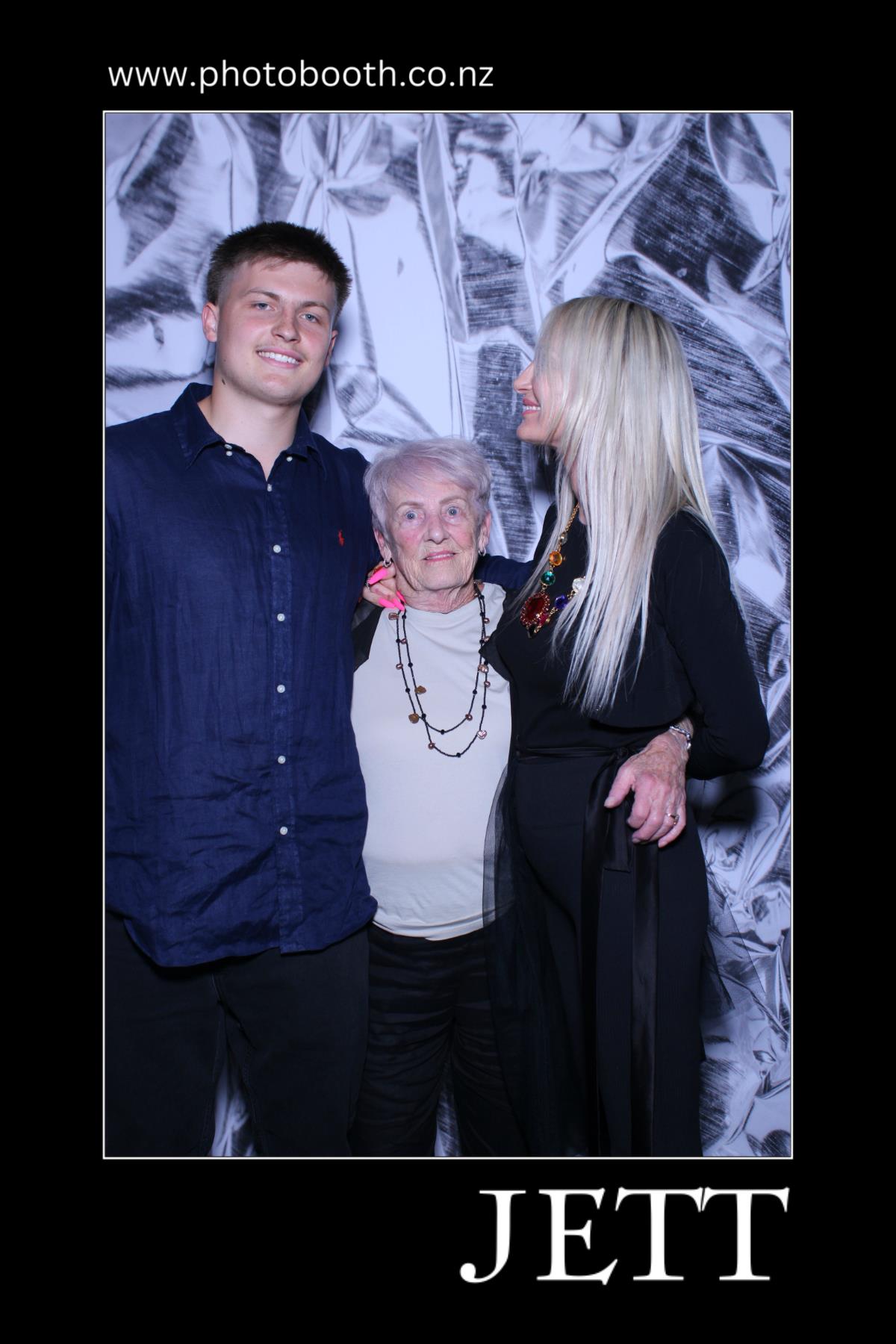 Jett's 21st | View more photos from the event at gallery.photobooth.co.nz/u/SelfieCentral/Jetts-21st