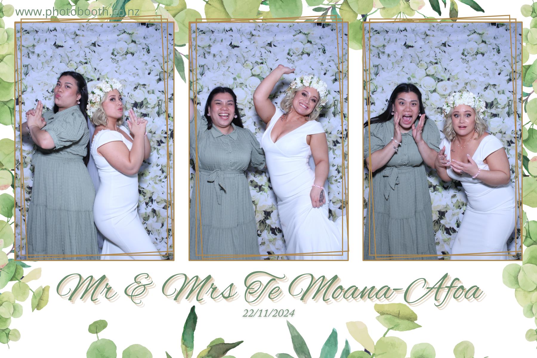 Mr & Mrs Te Moana-Afoa's Wedding | View more photos from the event at gallery.photobooth.co.nz/u/SelfieCentral/Mr-Mrs-Te-Moana-Afoas-Wedding