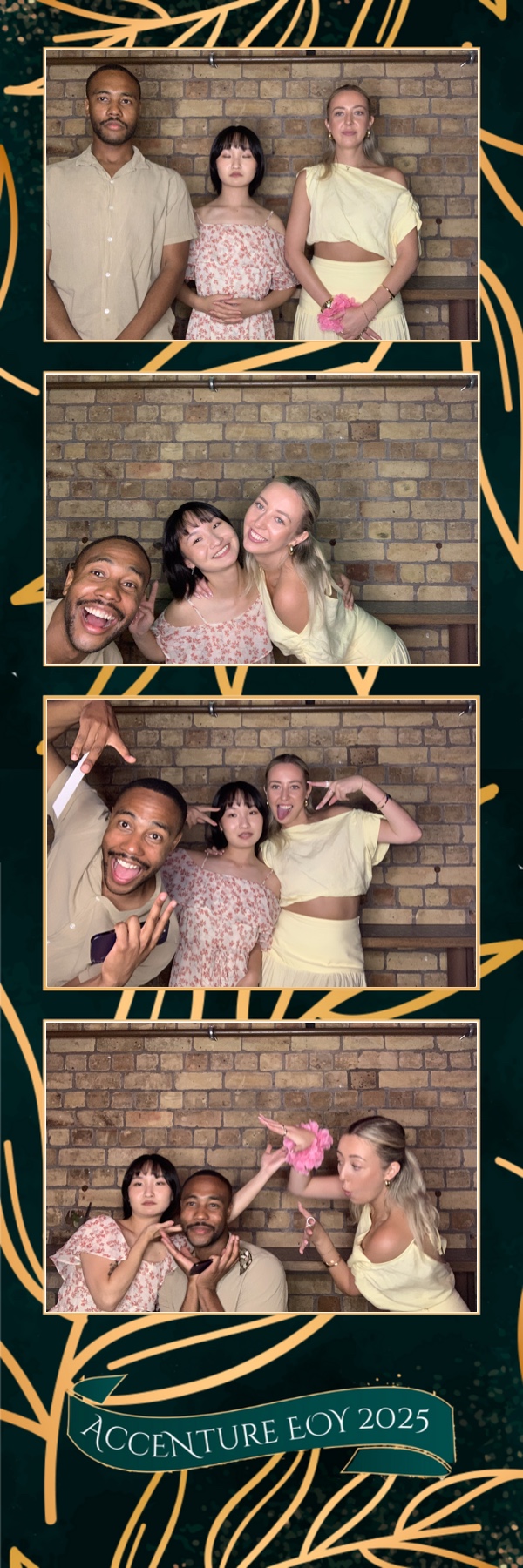 Accenture Christmas Party | View more photos from the event at gallery.photobooth.co.nz/u/SelfieCentral/Accenture-Christmas-Party