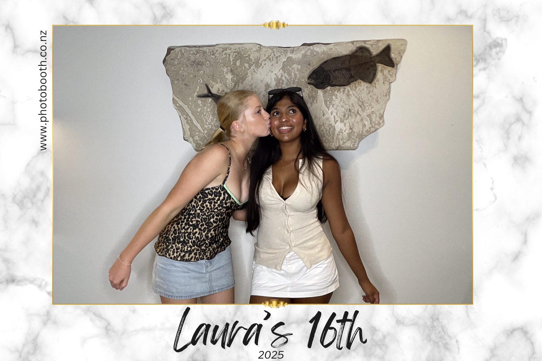 Laura's 16th | View more photos from the event at gallery.photobooth.co.nz/u/SelfieCentral/Lauras-16th