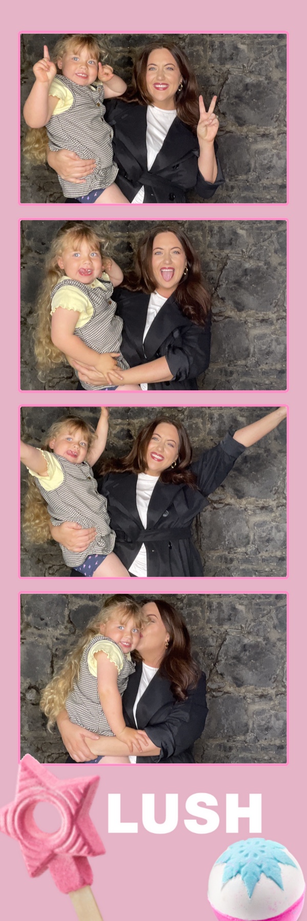 Lush Christmas PR Event | View more photos from the event at gallery.photobooth.co.nz/u/SelfieCentral/Lush-Christmas-PR-Event