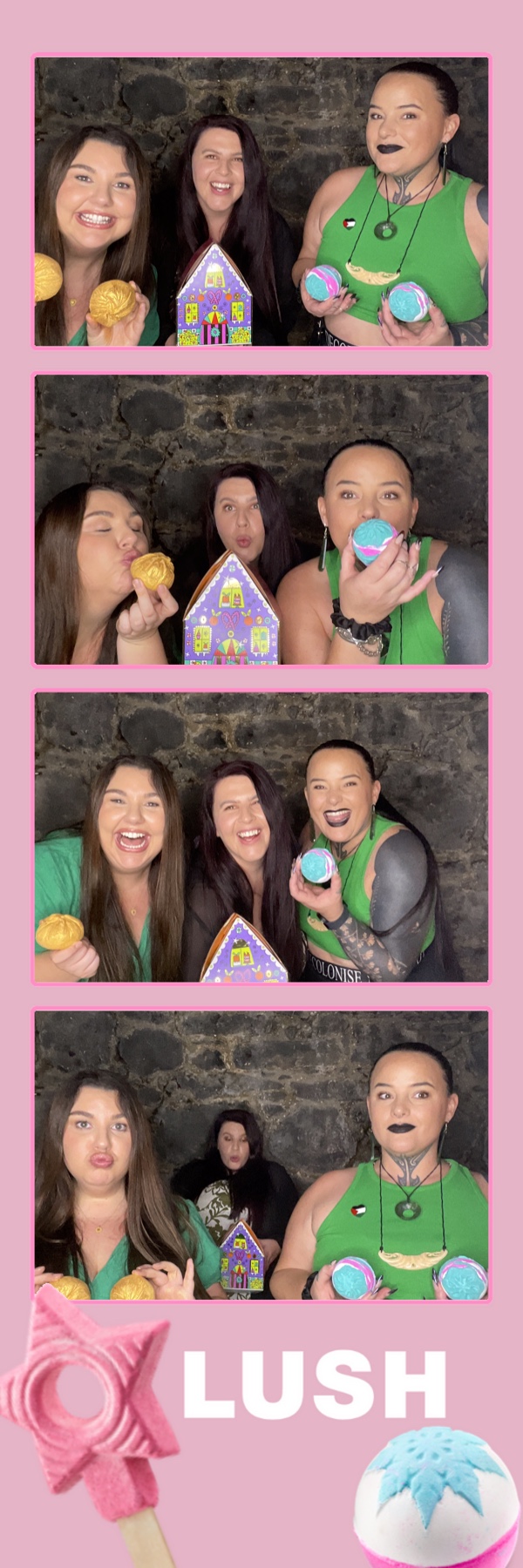 Lush Christmas PR Event | View more photos from the event at gallery.photobooth.co.nz/u/SelfieCentral/Lush-Christmas-PR-Event