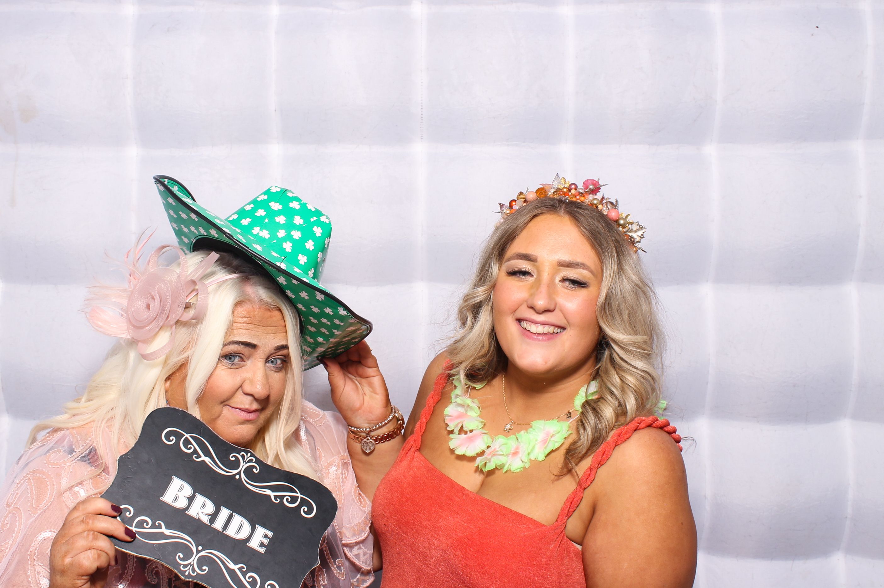 Callum & Jessica | View more photos from the event at gallery.snapmagic.ie/u/SnapMagic/Callum-Jessica