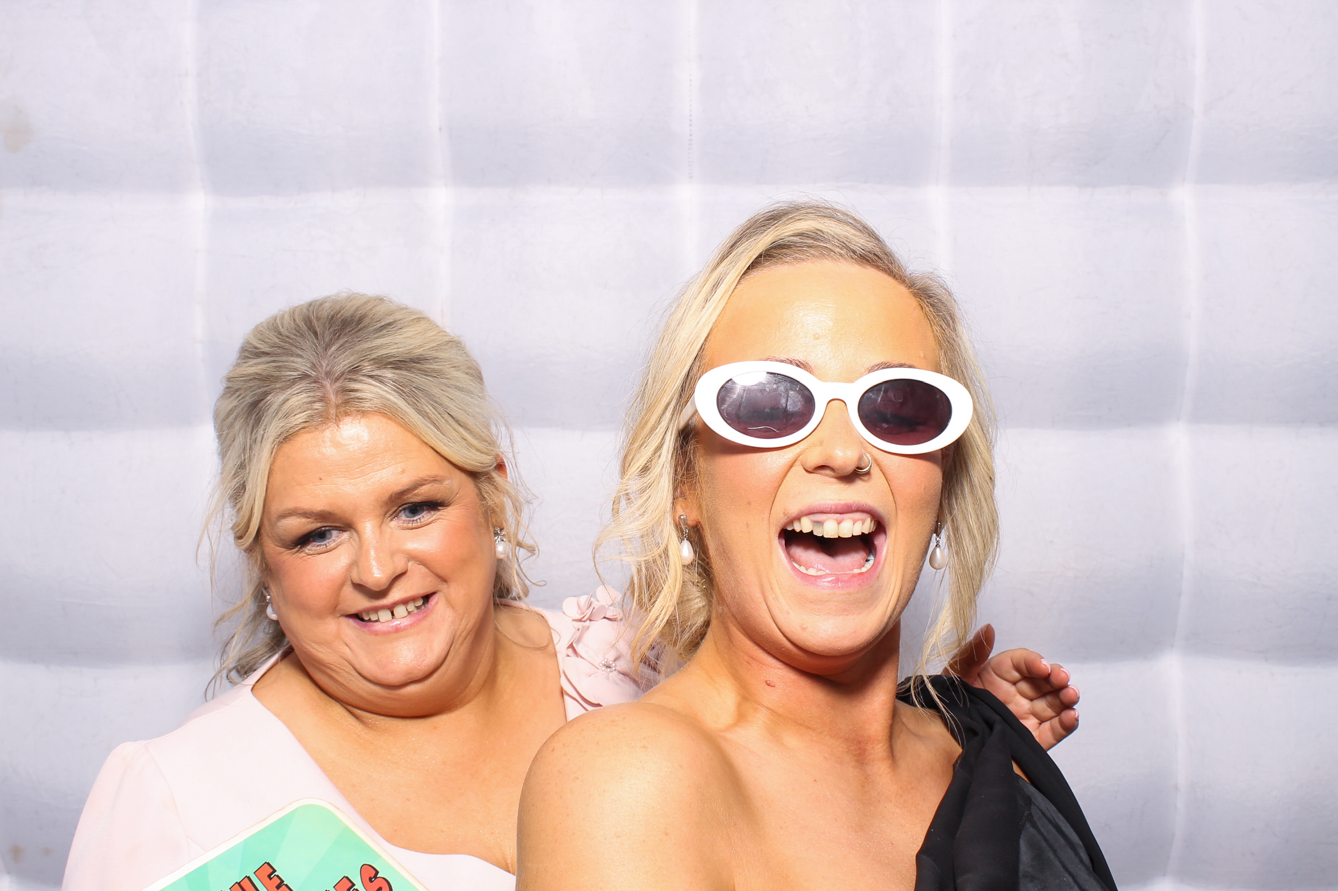 Callum & Jessica | View more photos from the event at gallery.snapmagic.ie/u/SnapMagic/Callum-Jessica