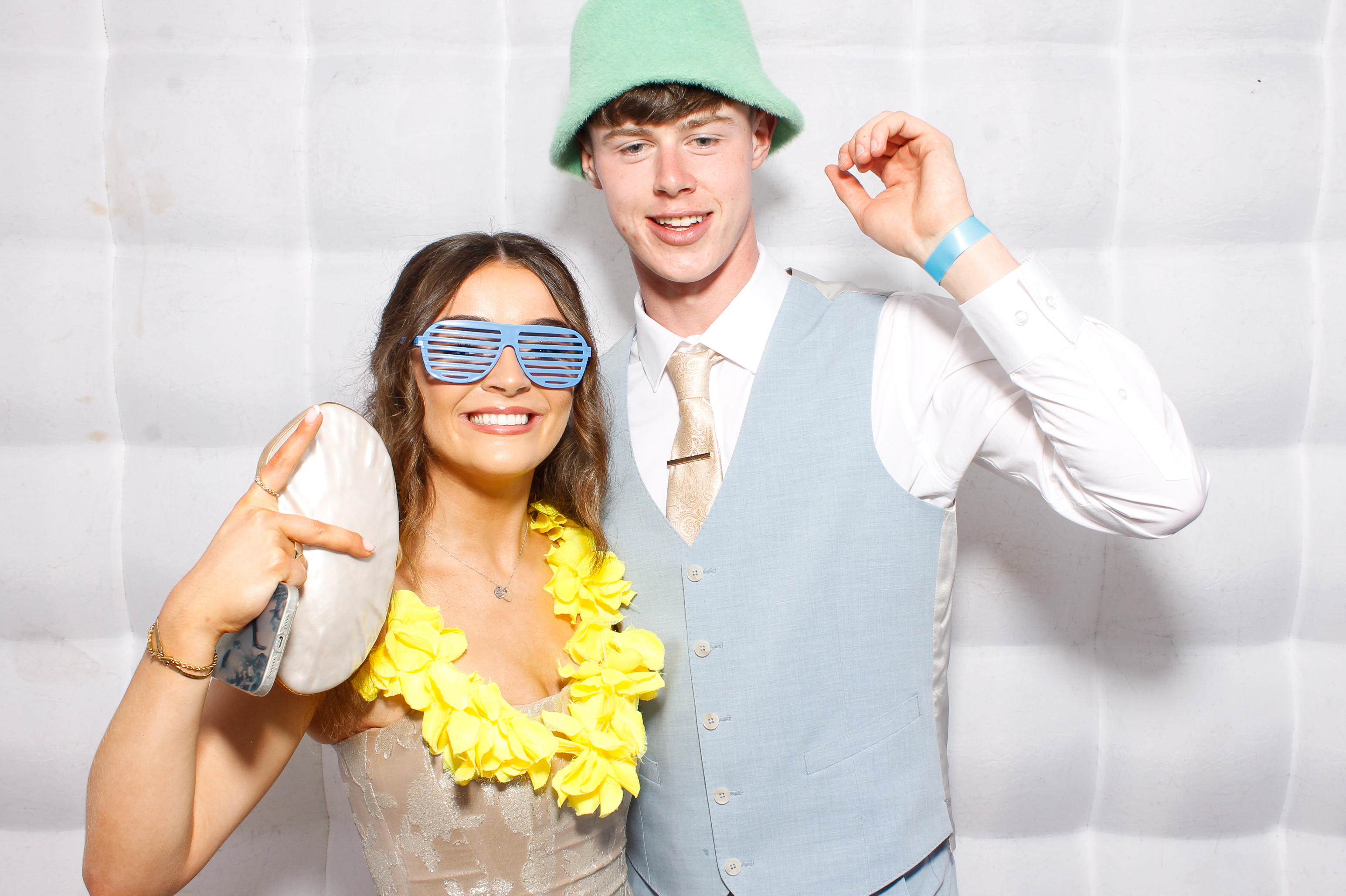 Carndonagh CS Formal '25 | View more photos from the event at gallery.snapmagic.ie/u/SnapMagic/Carndonagh-CS-Formal-25