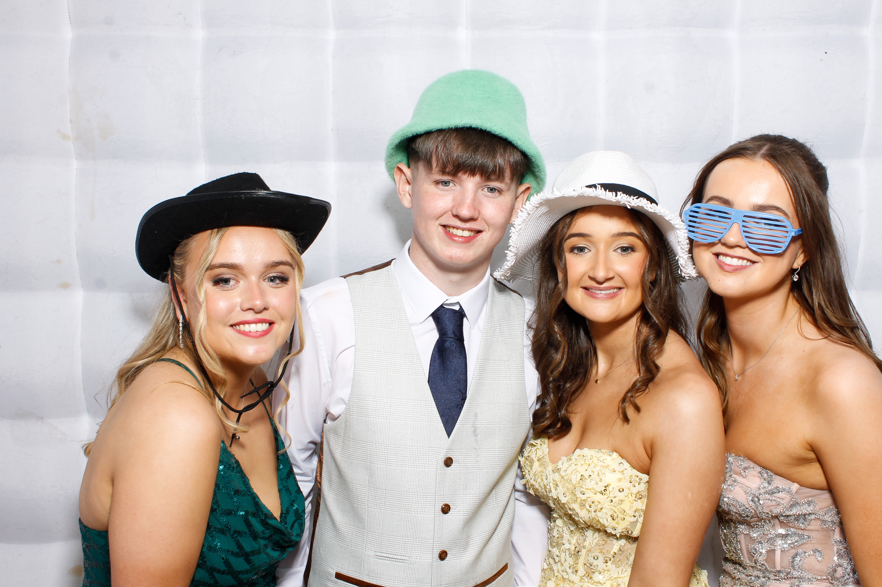 Carndonagh CS Formal '25 | View more photos from the event at gallery.snapmagic.ie/u/SnapMagic/Carndonagh-CS-Formal-25