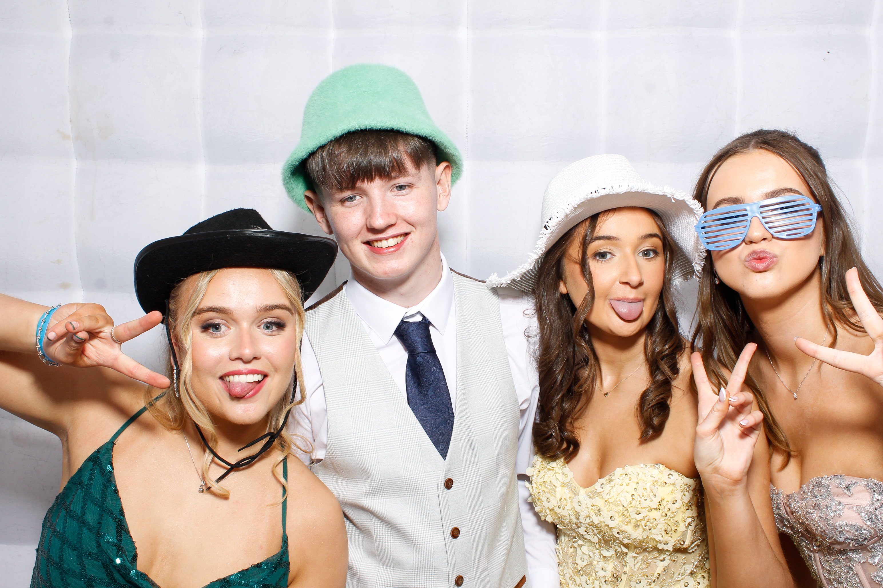 Carndonagh CS Formal '25 | View more photos from the event at gallery.snapmagic.ie/u/SnapMagic/Carndonagh-CS-Formal-25