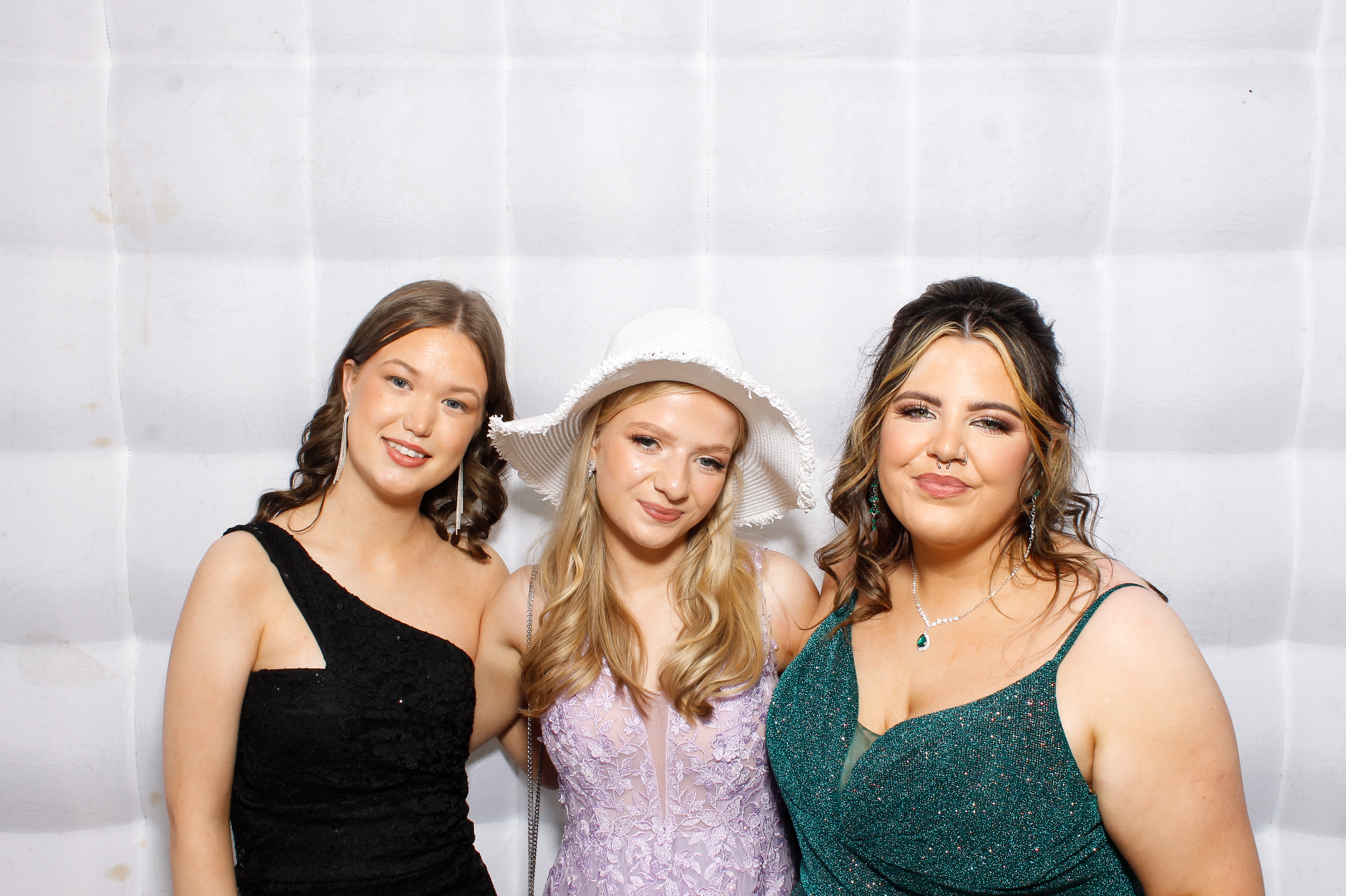 Carndonagh CS Formal '25 | View more photos from the event at gallery.snapmagic.ie/u/SnapMagic/Carndonagh-CS-Formal-25