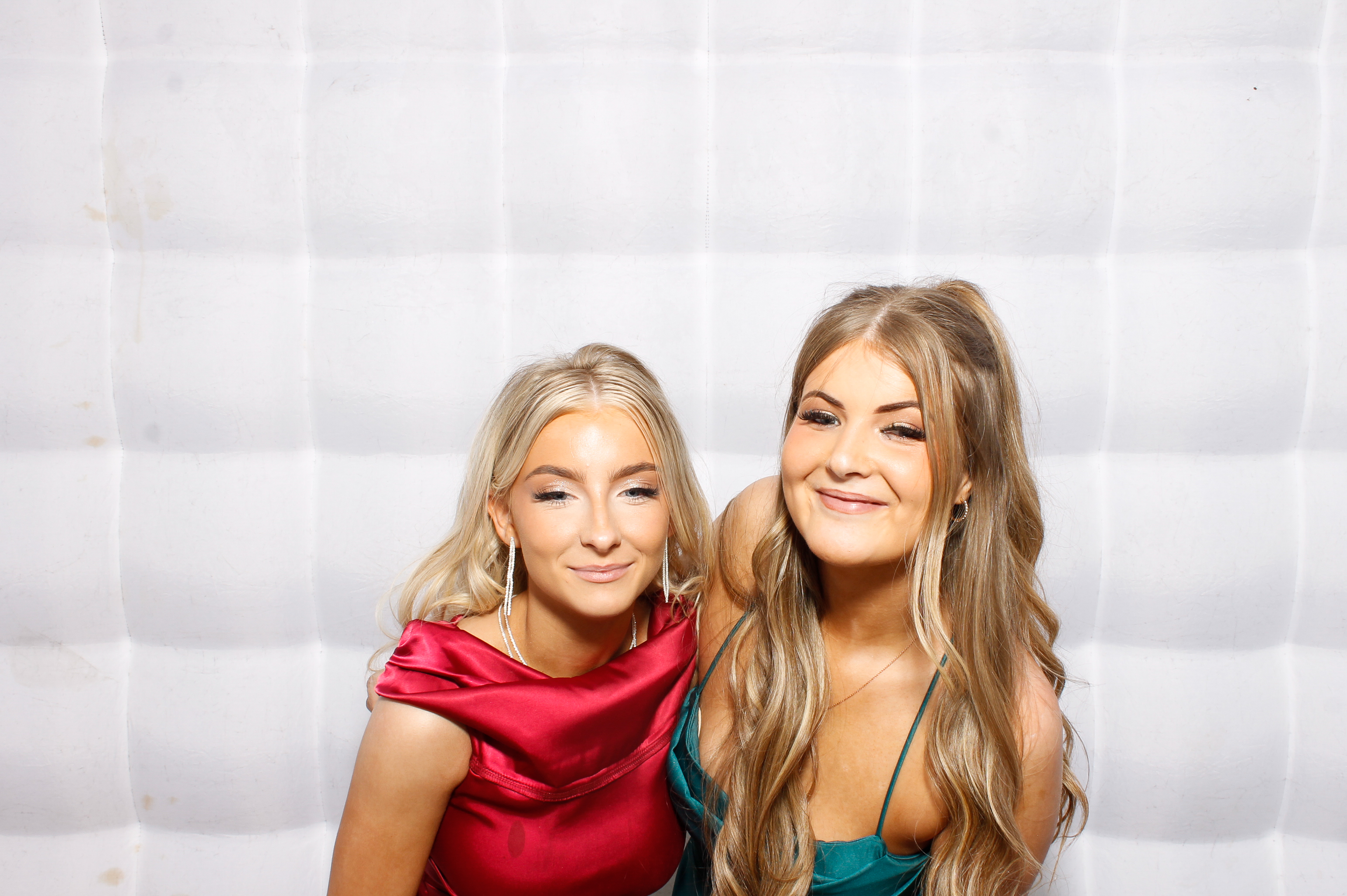 Carndonagh CS Formal '25 | View more photos from the event at gallery.snapmagic.ie/u/SnapMagic/Carndonagh-CS-Formal-25