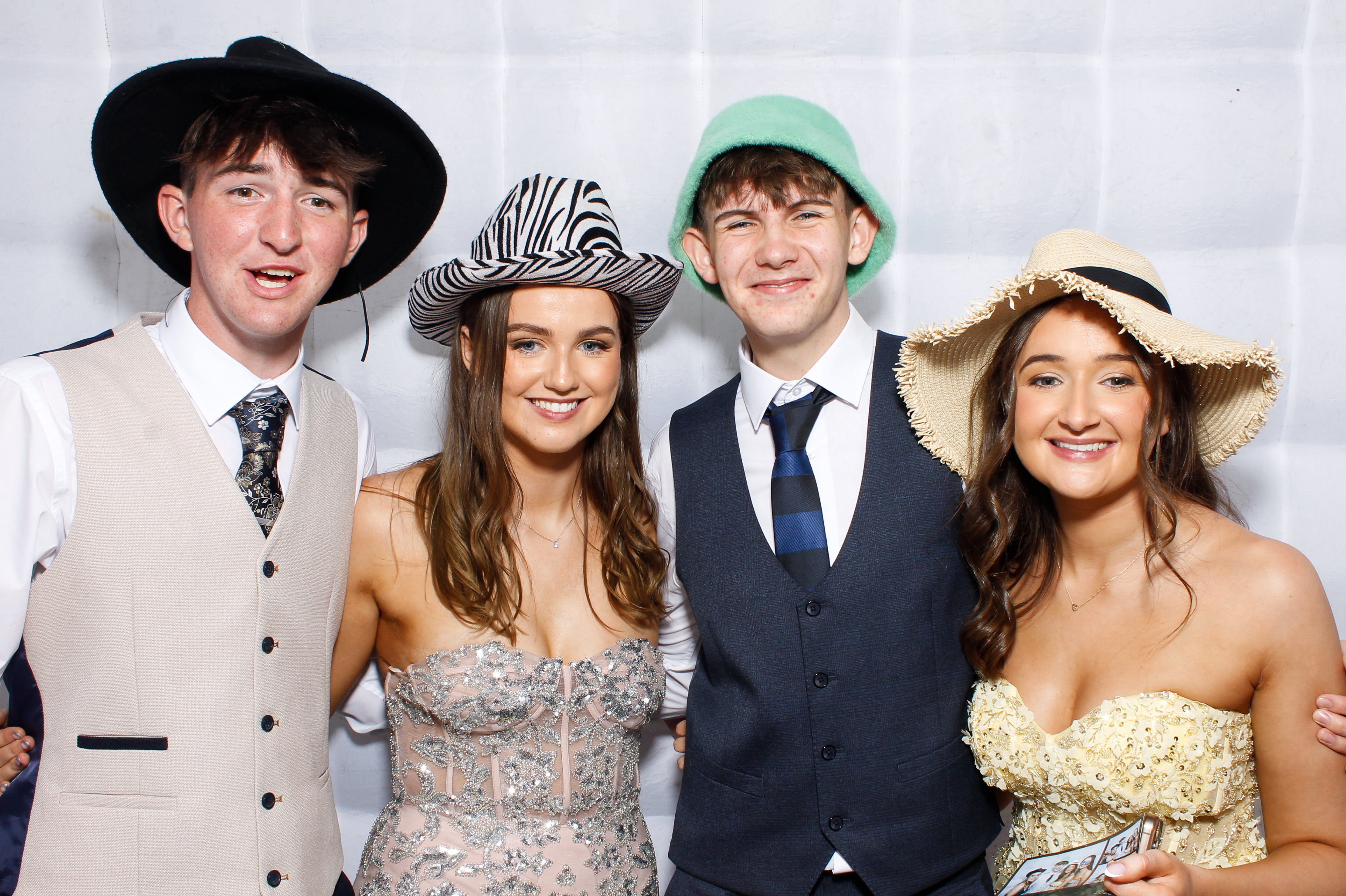 Carndonagh CS Formal '25 | View more photos from the event at gallery.snapmagic.ie/u/SnapMagic/Carndonagh-CS-Formal-25