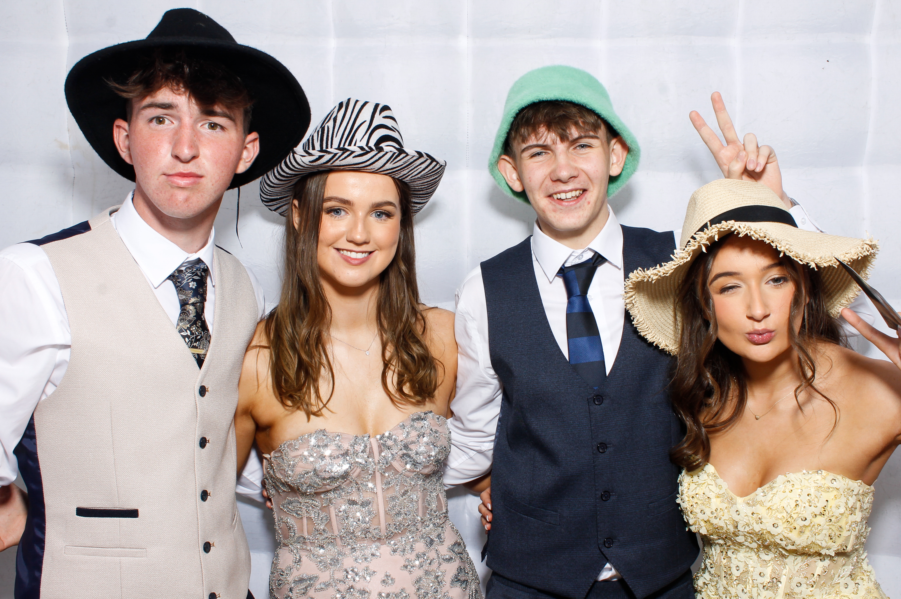 Carndonagh CS Formal '25 | View more photos from the event at gallery.snapmagic.ie/u/SnapMagic/Carndonagh-CS-Formal-25