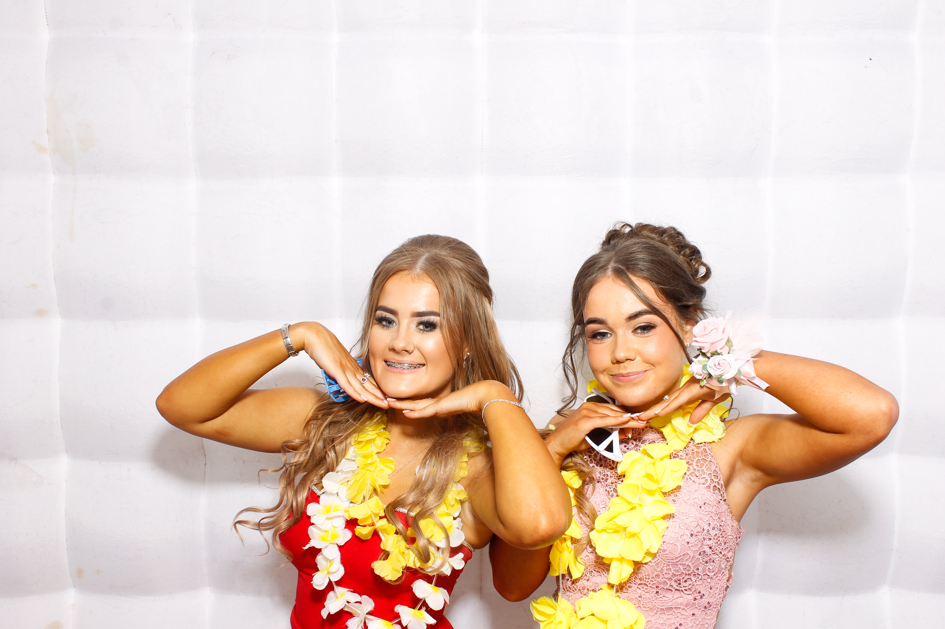 Carndonagh CS Formal '25 | View more photos from the event at gallery.snapmagic.ie/u/SnapMagic/Carndonagh-CS-Formal-25