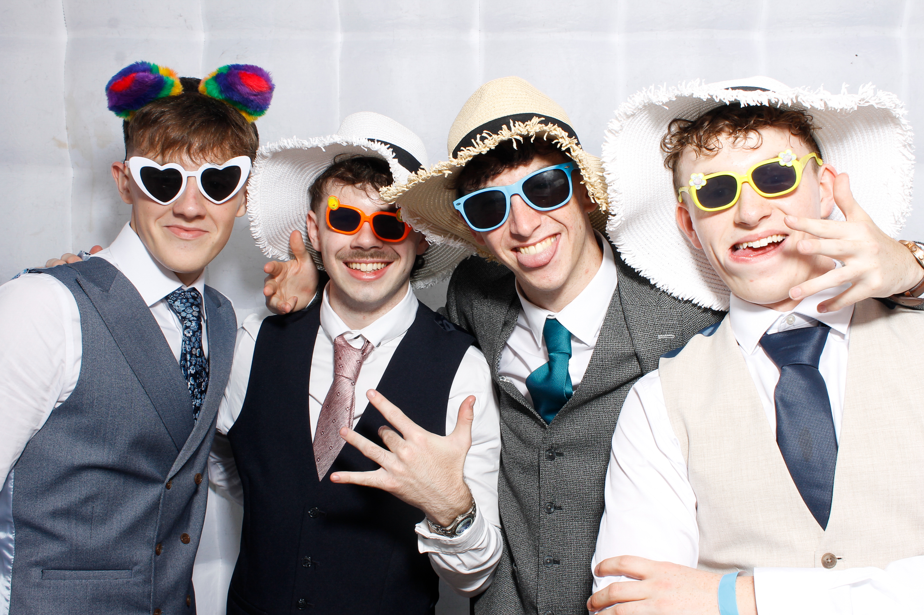 Carndonagh CS Formal '25 | View more photos from the event at gallery.snapmagic.ie/u/SnapMagic/Carndonagh-CS-Formal-25