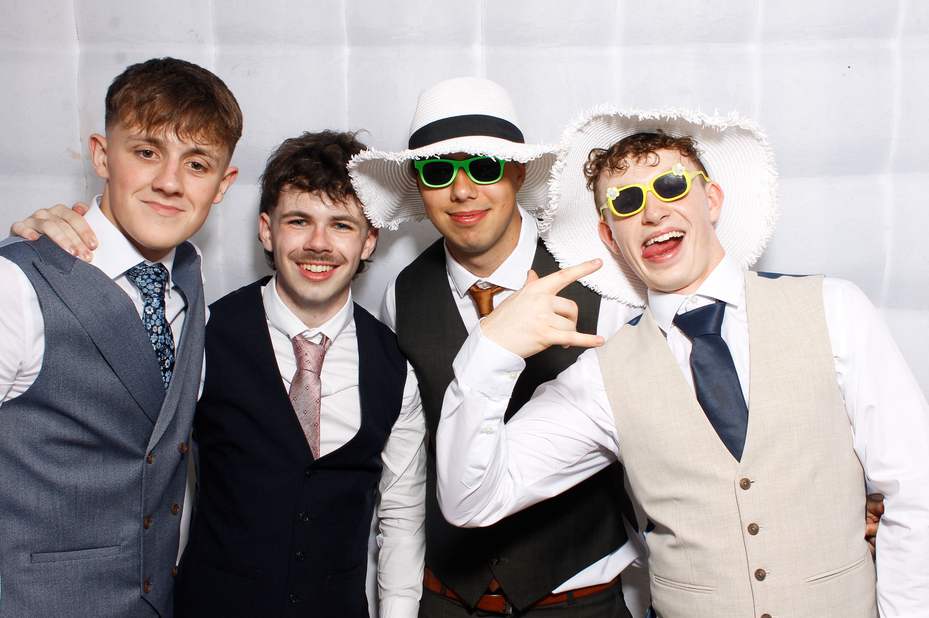Carndonagh CS Formal '25 | View more photos from the event at gallery.snapmagic.ie/u/SnapMagic/Carndonagh-CS-Formal-25