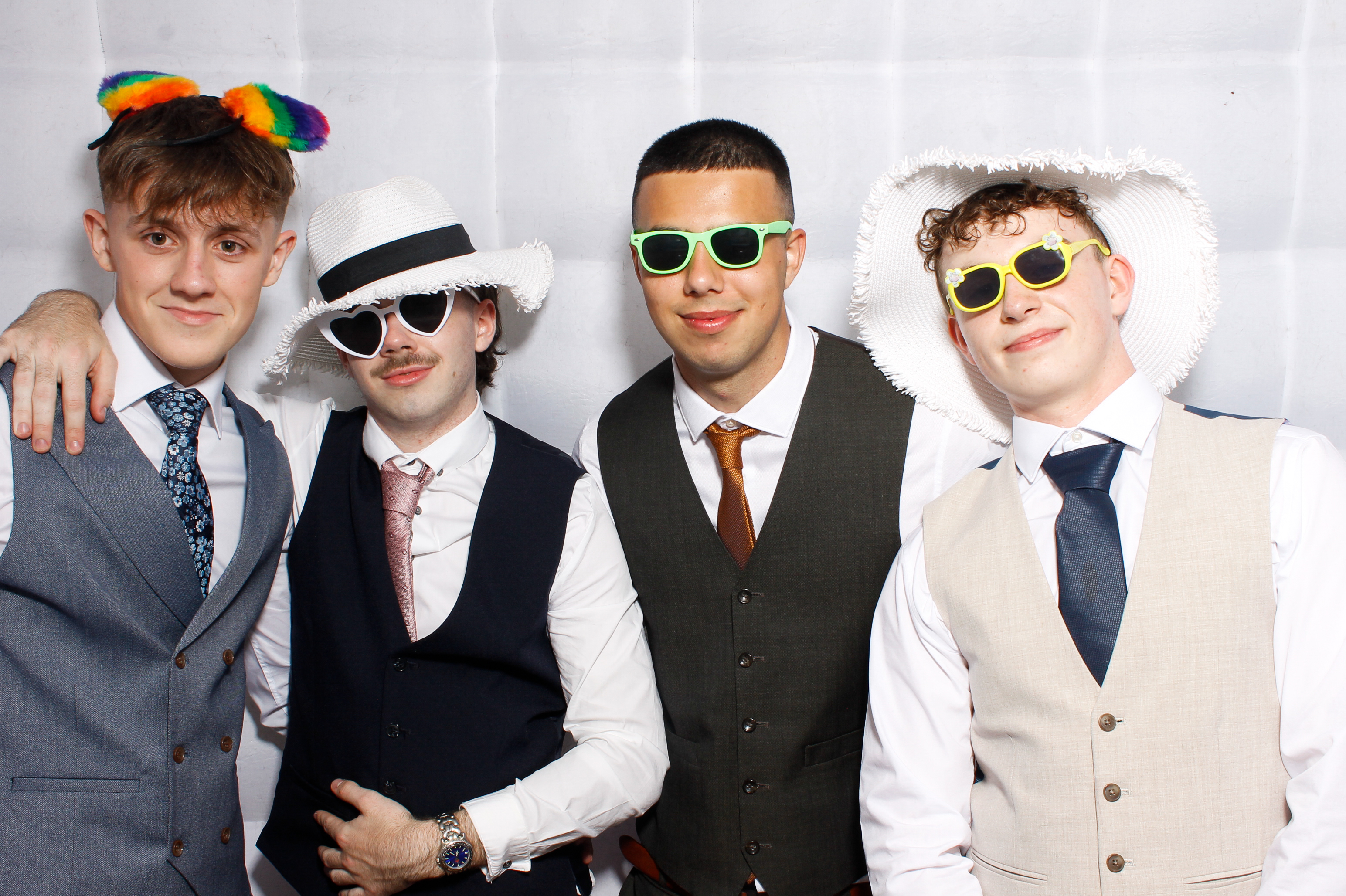 Carndonagh CS Formal '25 | View more photos from the event at gallery.snapmagic.ie/u/SnapMagic/Carndonagh-CS-Formal-25