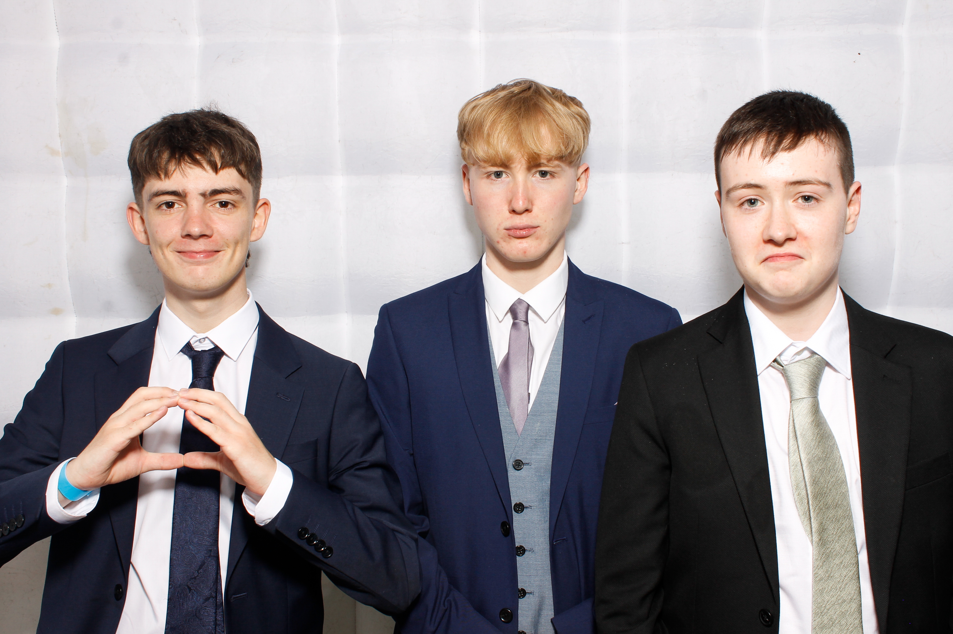 Carndonagh CS Formal '25 | View more photos from the event at gallery.snapmagic.ie/u/SnapMagic/Carndonagh-CS-Formal-25