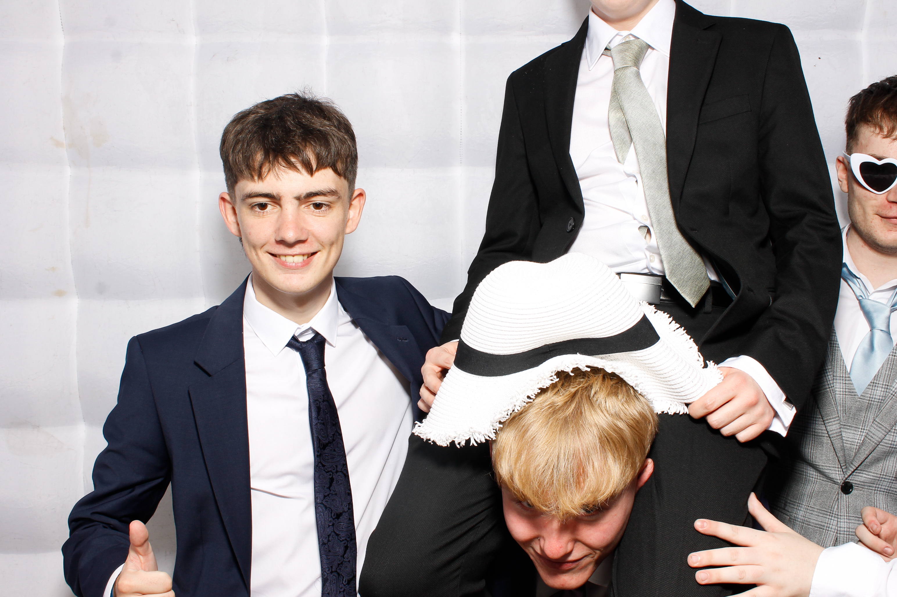 Carndonagh CS Formal '25 | View more photos from the event at gallery.snapmagic.ie/u/SnapMagic/Carndonagh-CS-Formal-25