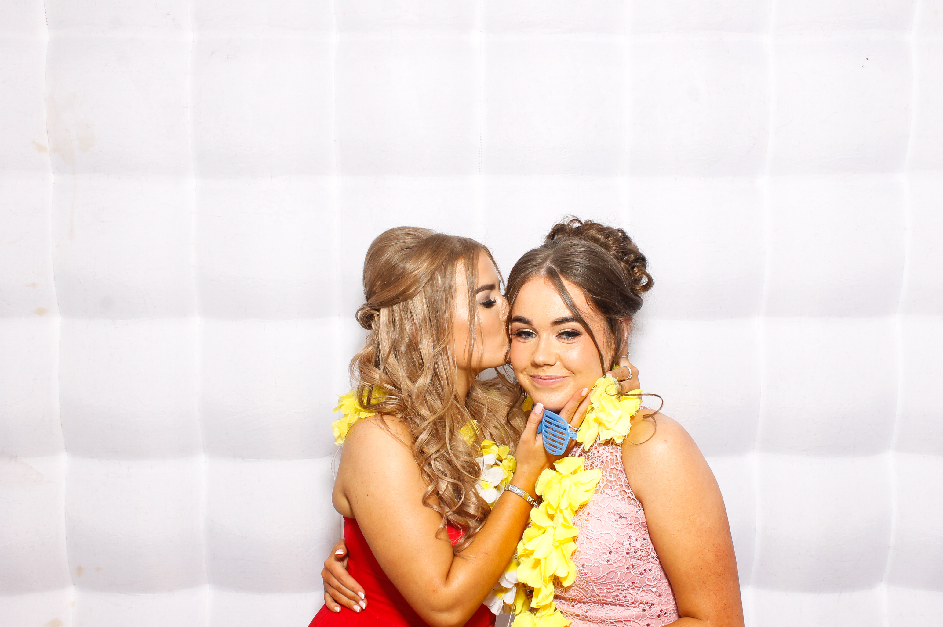 Carndonagh CS Formal '25 | View more photos from the event at gallery.snapmagic.ie/u/SnapMagic/Carndonagh-CS-Formal-25