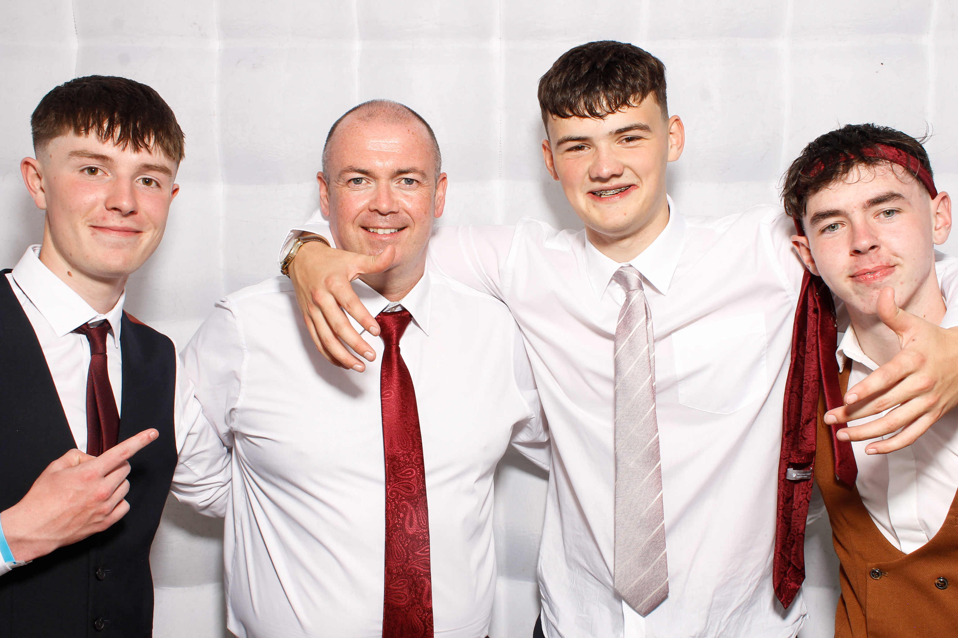 Carndonagh CS Formal '25 | View more photos from the event at gallery.snapmagic.ie/u/SnapMagic/Carndonagh-CS-Formal-25