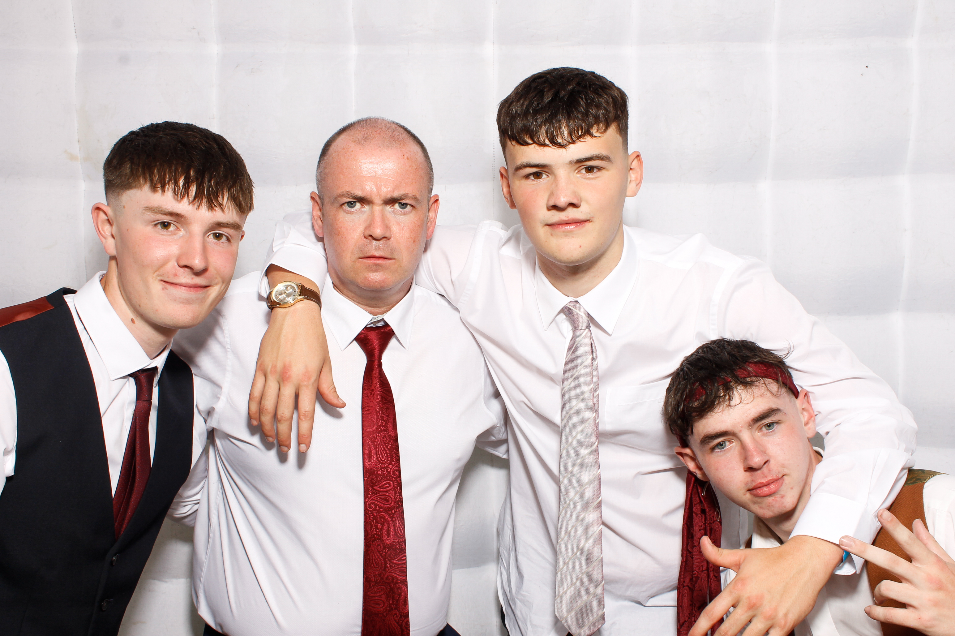 Carndonagh CS Formal '25 | View more photos from the event at gallery.snapmagic.ie/u/SnapMagic/Carndonagh-CS-Formal-25