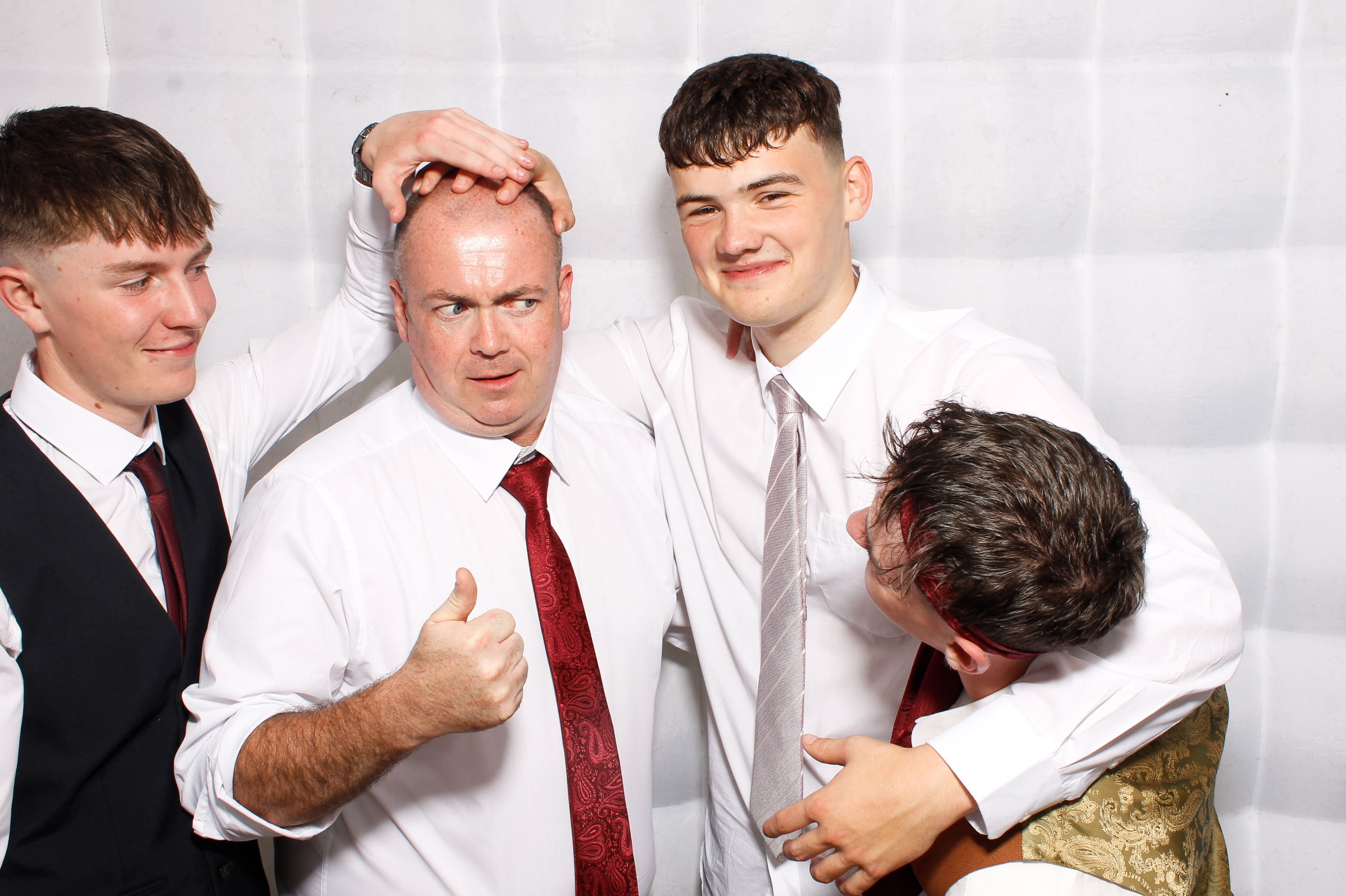 Carndonagh CS Formal '25 | View more photos from the event at gallery.snapmagic.ie/u/SnapMagic/Carndonagh-CS-Formal-25