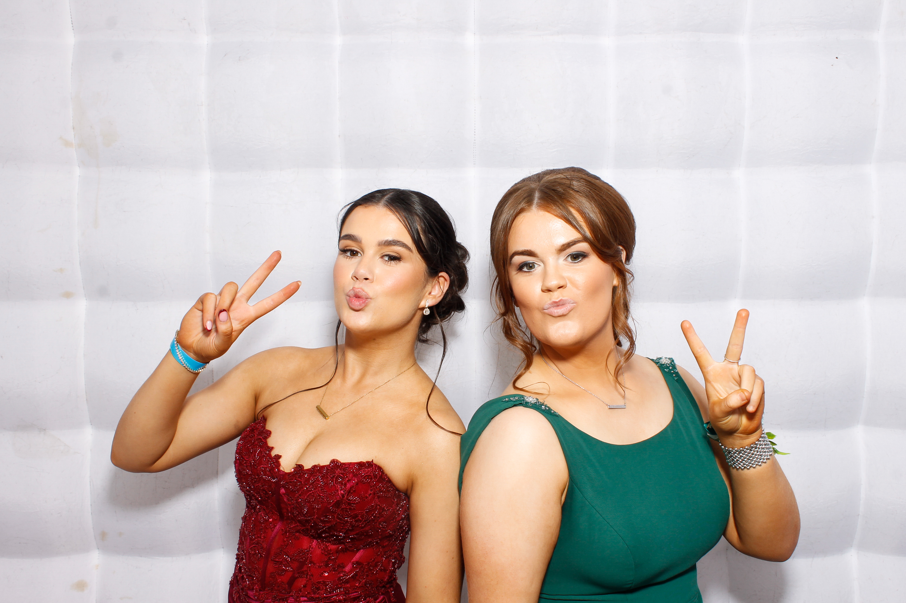Carndonagh CS Formal '25 | View more photos from the event at gallery.snapmagic.ie/u/SnapMagic/Carndonagh-CS-Formal-25