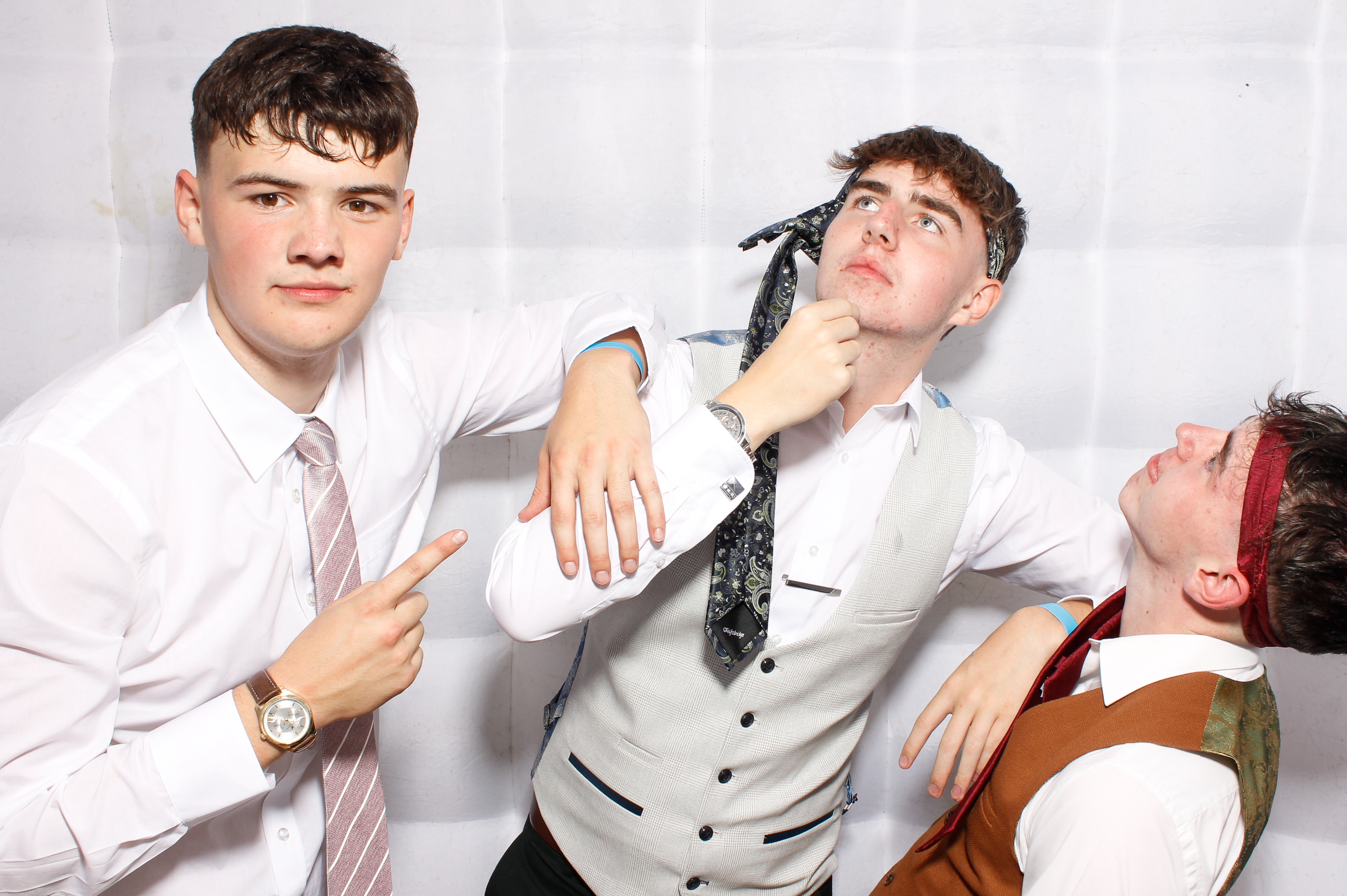 Carndonagh CS Formal '25 | View more photos from the event at gallery.snapmagic.ie/u/SnapMagic/Carndonagh-CS-Formal-25