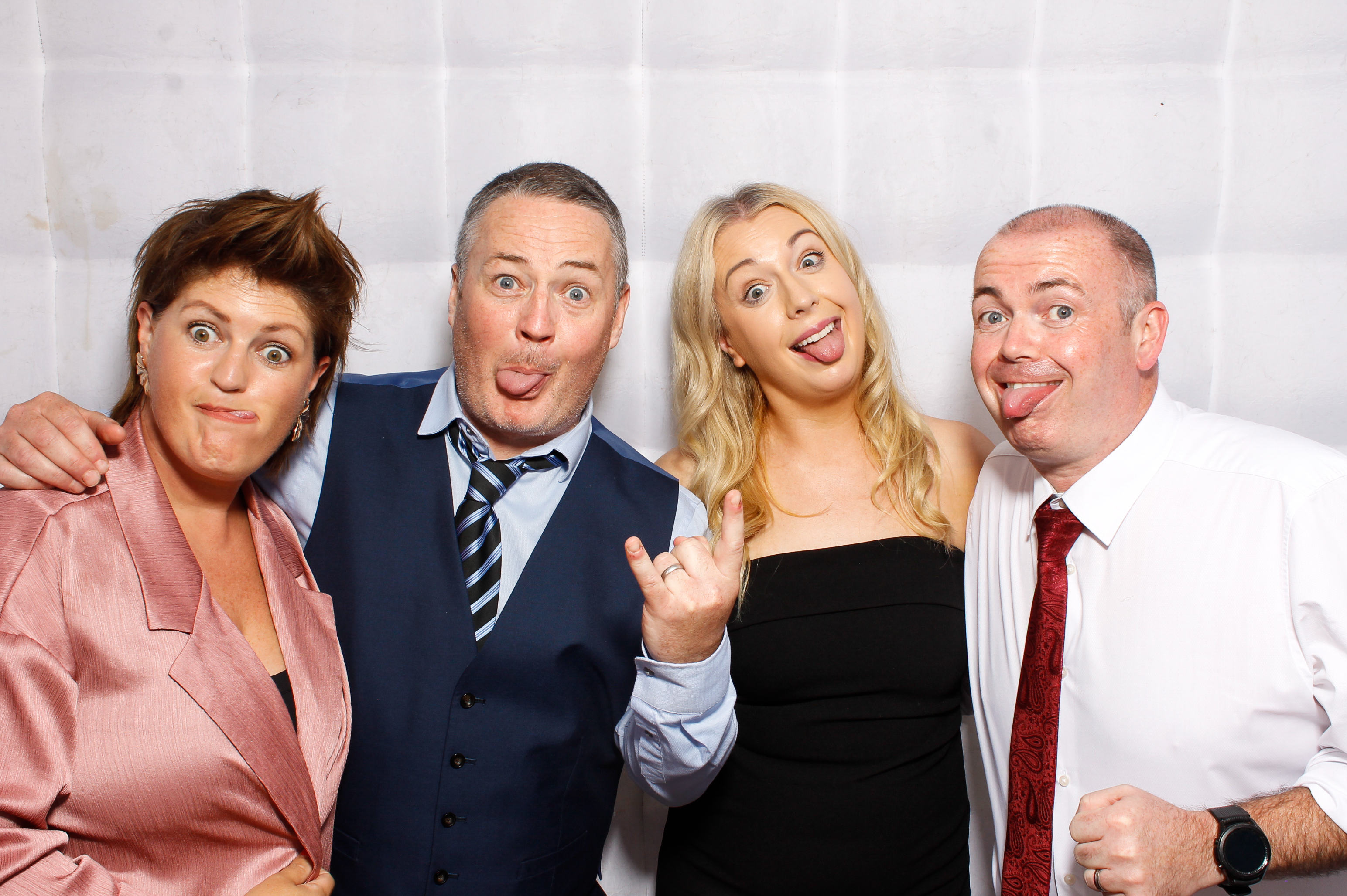 Carndonagh CS Formal '25 | View more photos from the event at gallery.snapmagic.ie/u/SnapMagic/Carndonagh-CS-Formal-25