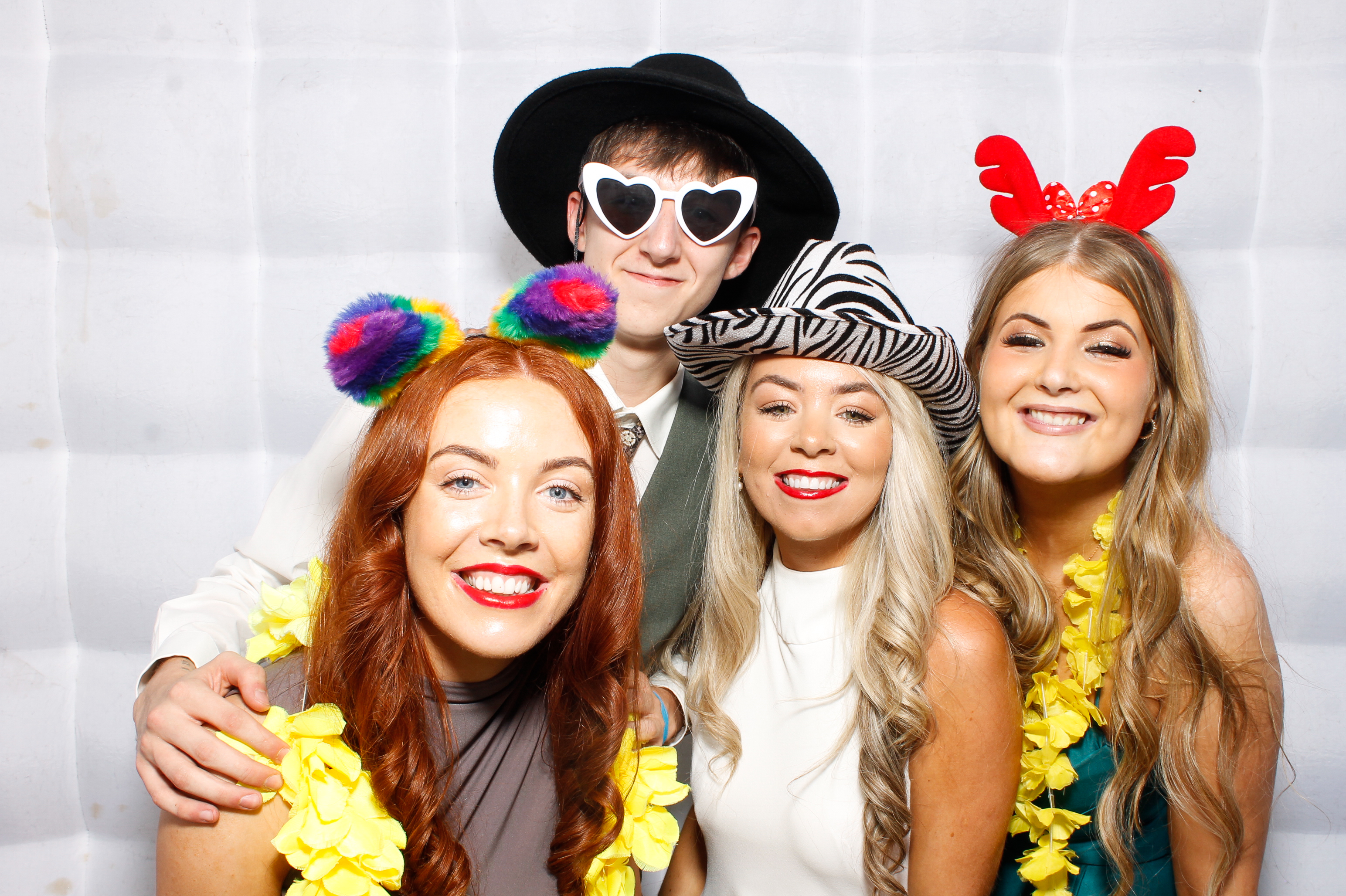 Carndonagh CS Formal '25 | View more photos from the event at gallery.snapmagic.ie/u/SnapMagic/Carndonagh-CS-Formal-25