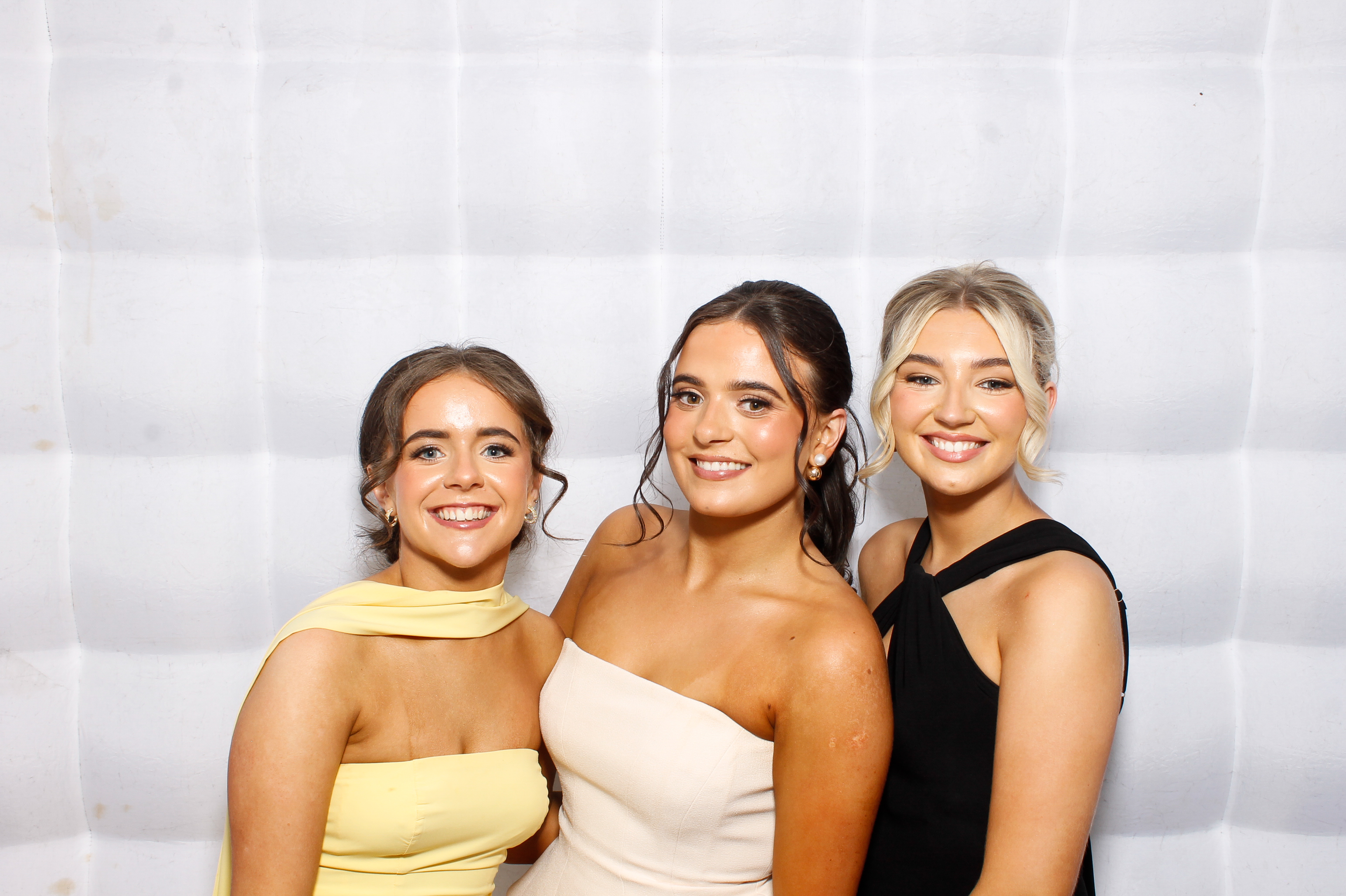 Carndonagh CS Formal '25 | View more photos from the event at gallery.snapmagic.ie/u/SnapMagic/Carndonagh-CS-Formal-25