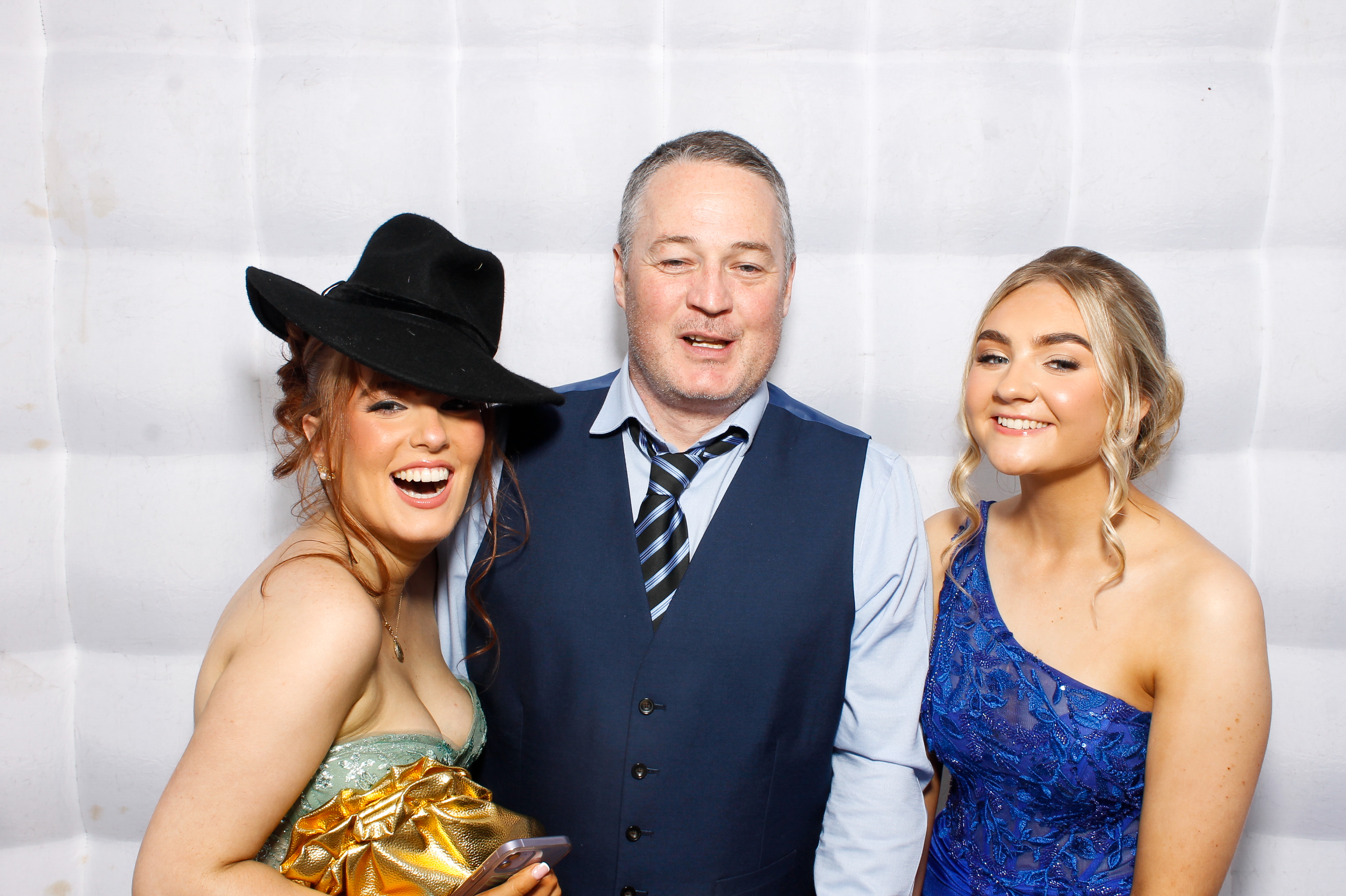 Carndonagh CS Formal '25 | View more photos from the event at gallery.snapmagic.ie/u/SnapMagic/Carndonagh-CS-Formal-25