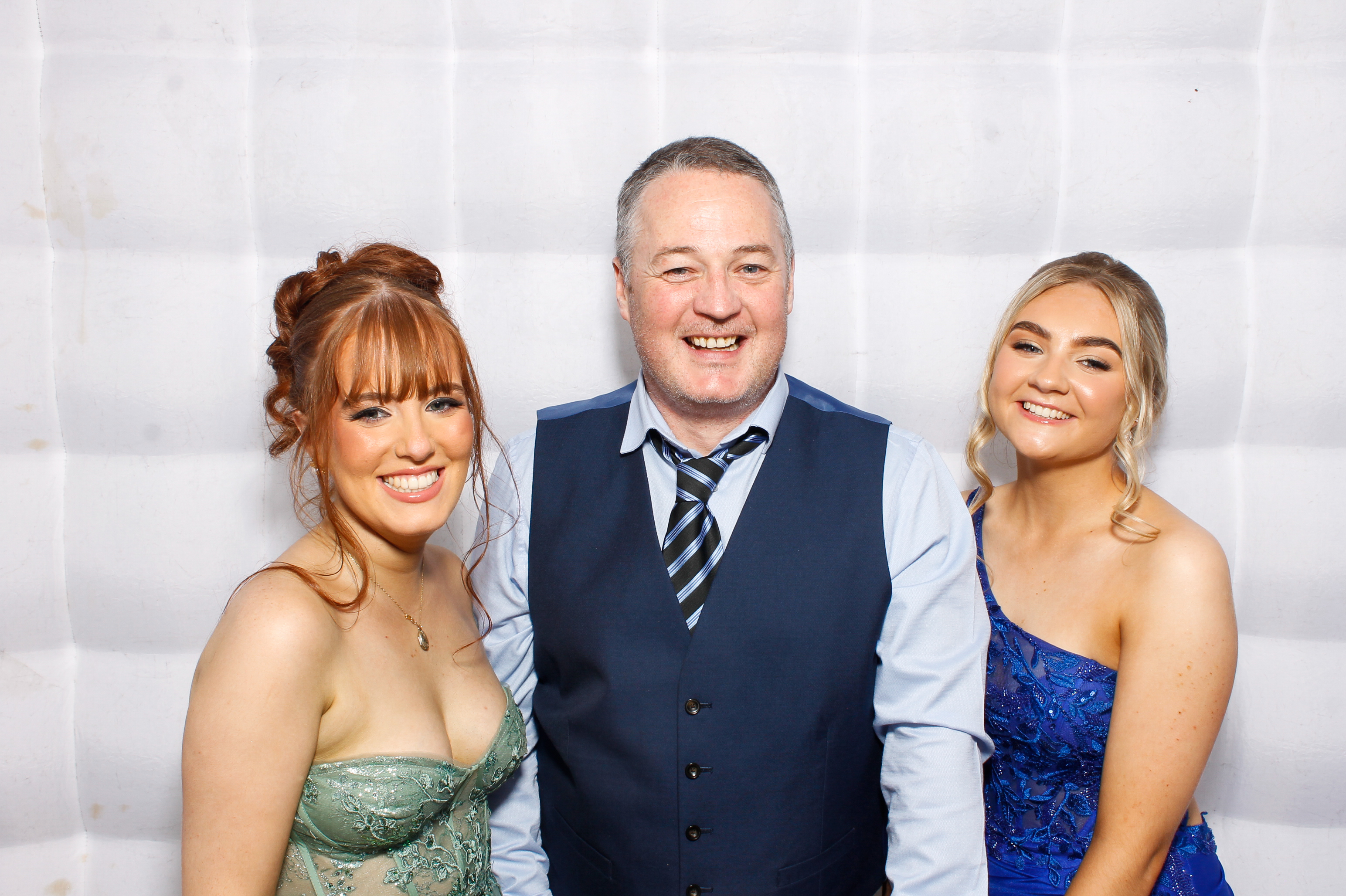 Carndonagh CS Formal '25 | View more photos from the event at gallery.snapmagic.ie/u/SnapMagic/Carndonagh-CS-Formal-25