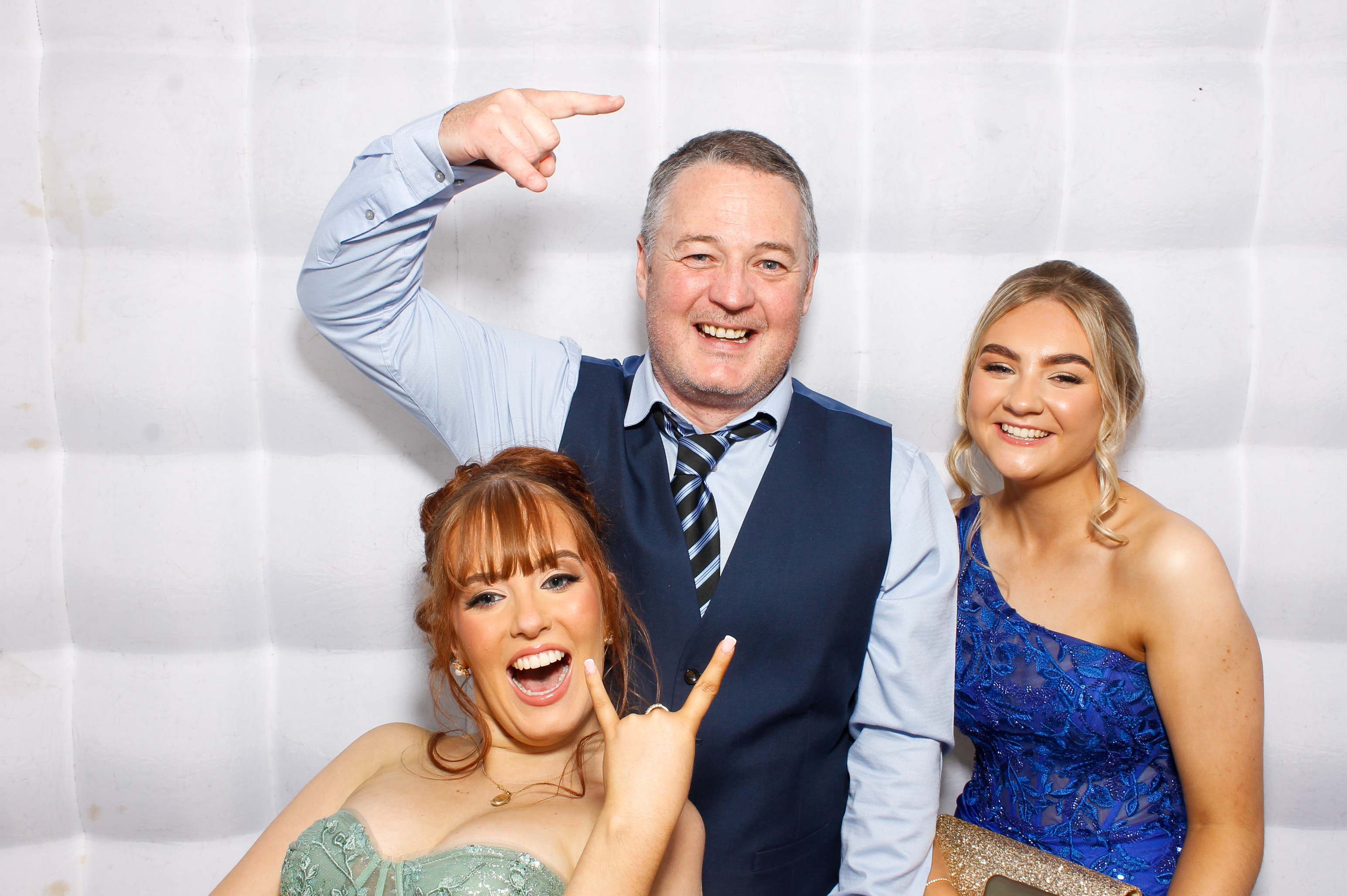 Carndonagh CS Formal '25 | View more photos from the event at gallery.snapmagic.ie/u/SnapMagic/Carndonagh-CS-Formal-25