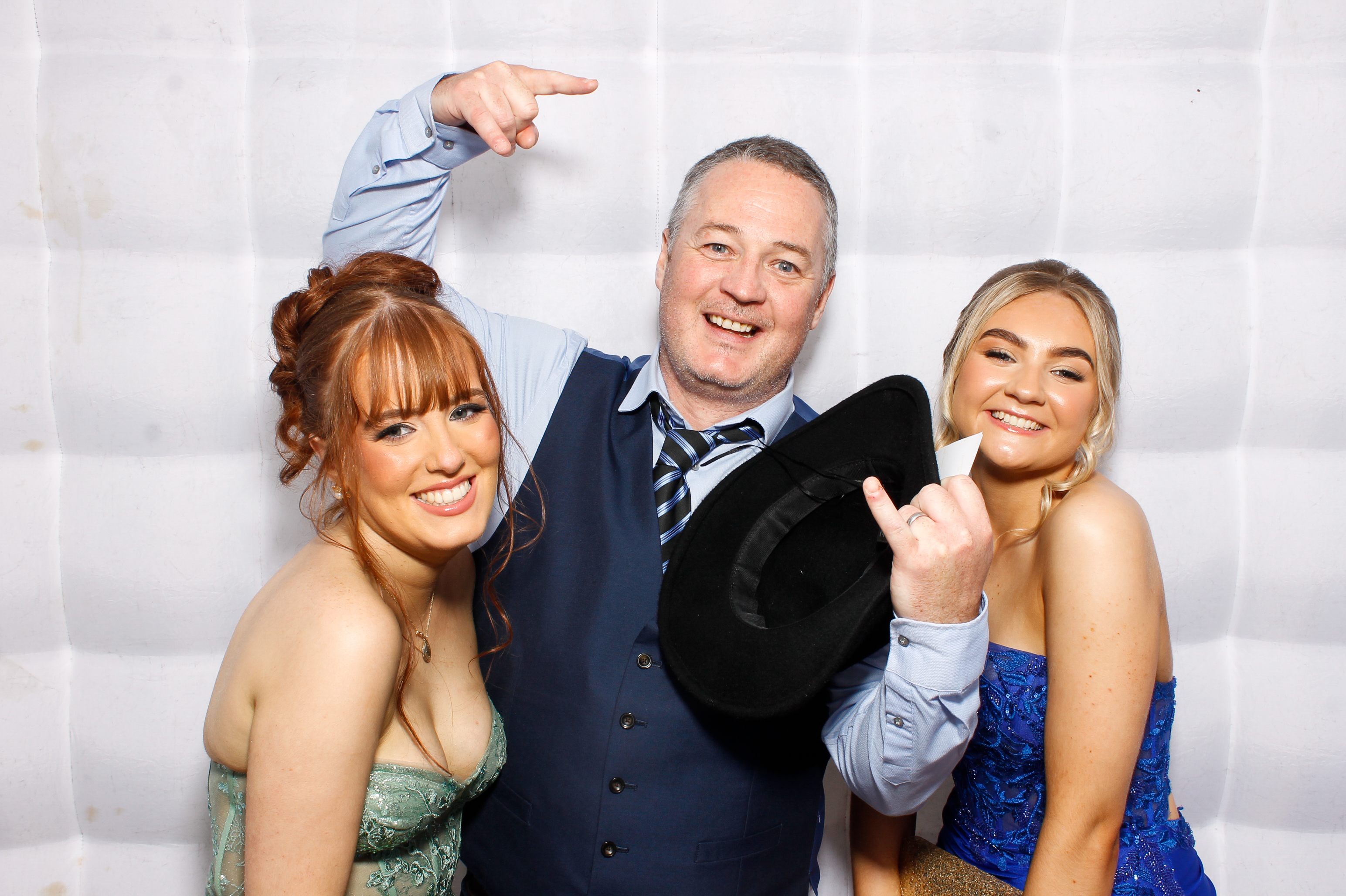 Carndonagh CS Formal '25 | View more photos from the event at gallery.snapmagic.ie/u/SnapMagic/Carndonagh-CS-Formal-25