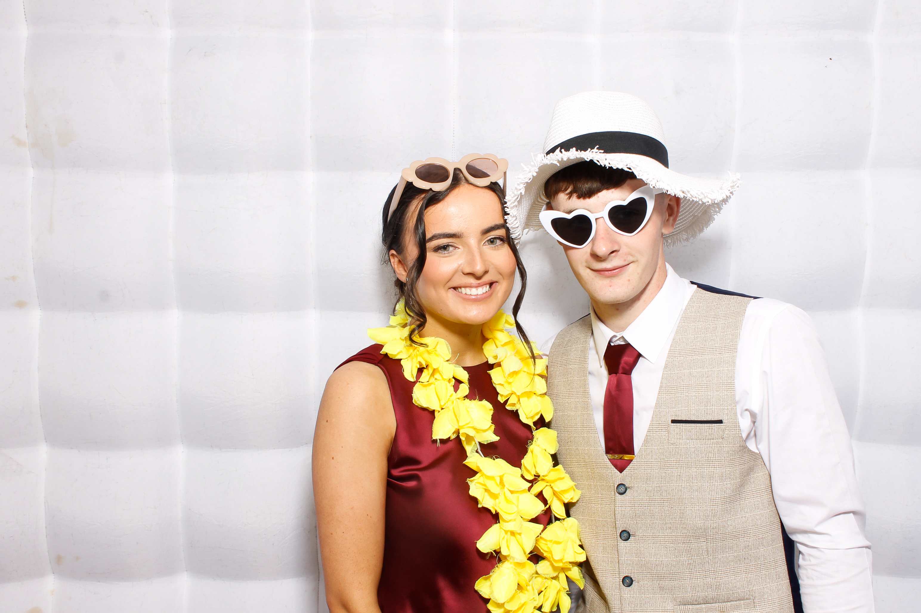 Carndonagh CS Formal '25 | View more photos from the event at gallery.snapmagic.ie/u/SnapMagic/Carndonagh-CS-Formal-25