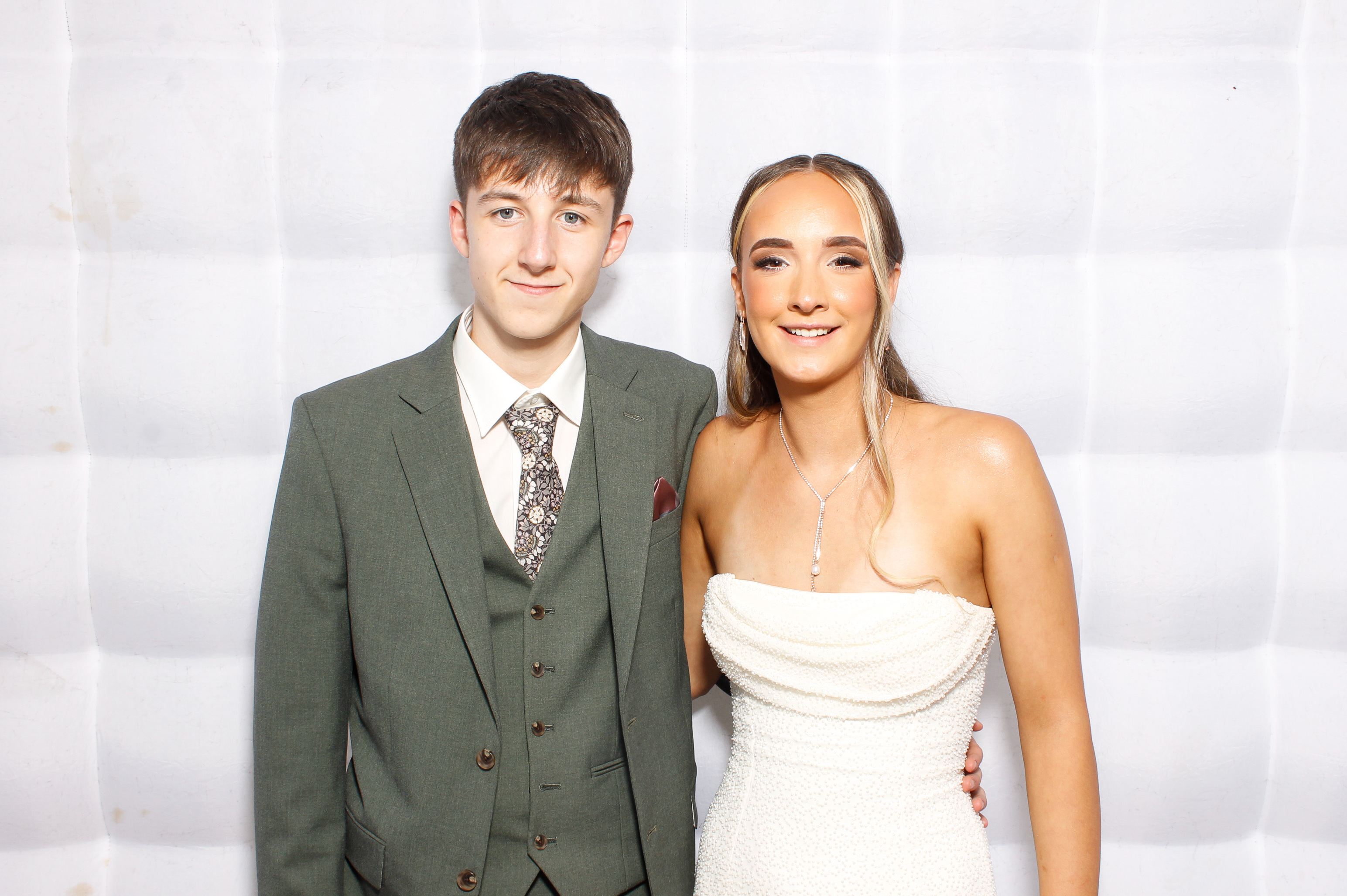 Carndonagh CS Formal '25 | View more photos from the event at gallery.snapmagic.ie/u/SnapMagic/Carndonagh-CS-Formal-25