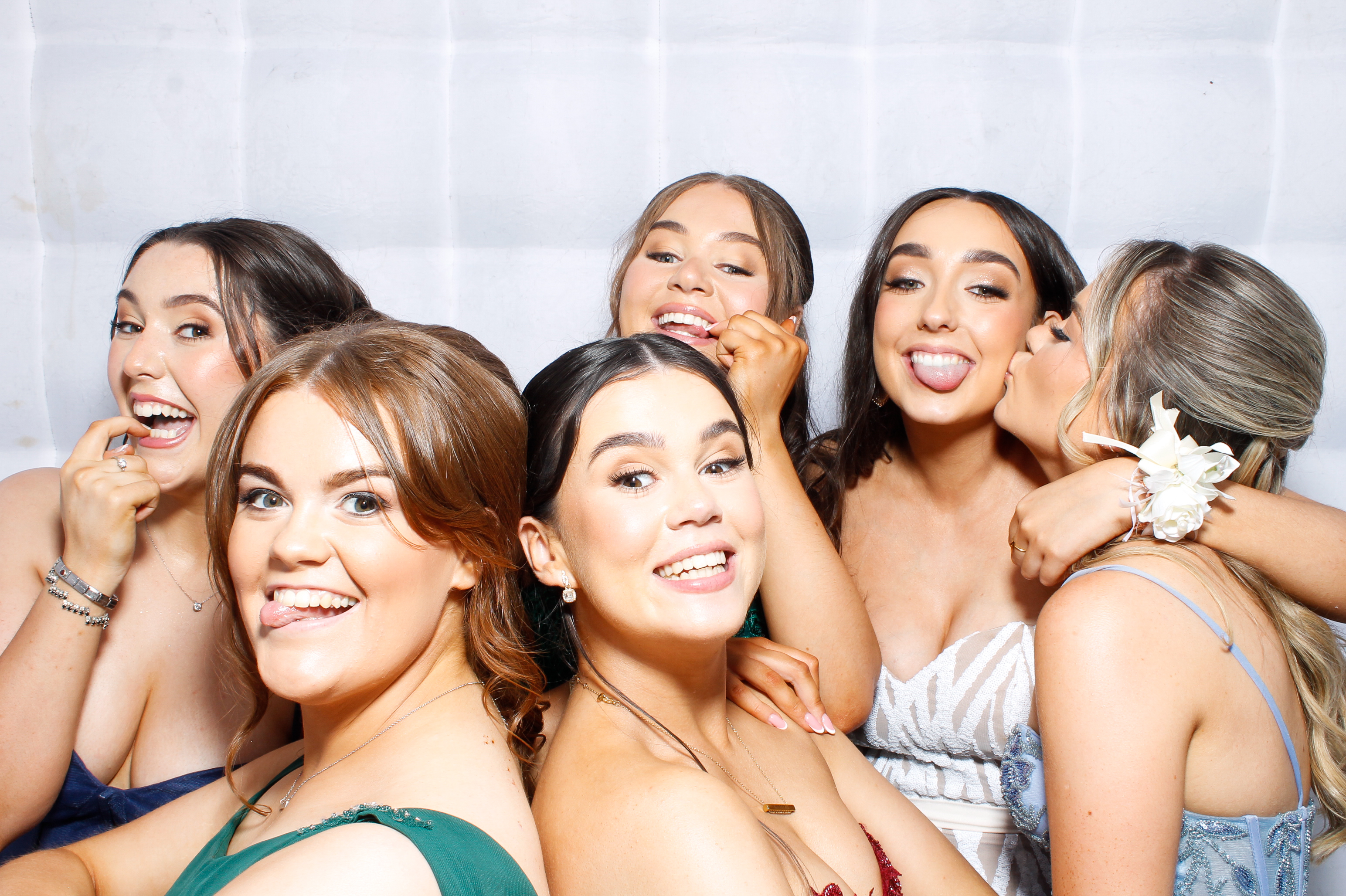 Carndonagh CS Formal '25 | View more photos from the event at gallery.snapmagic.ie/u/SnapMagic/Carndonagh-CS-Formal-25