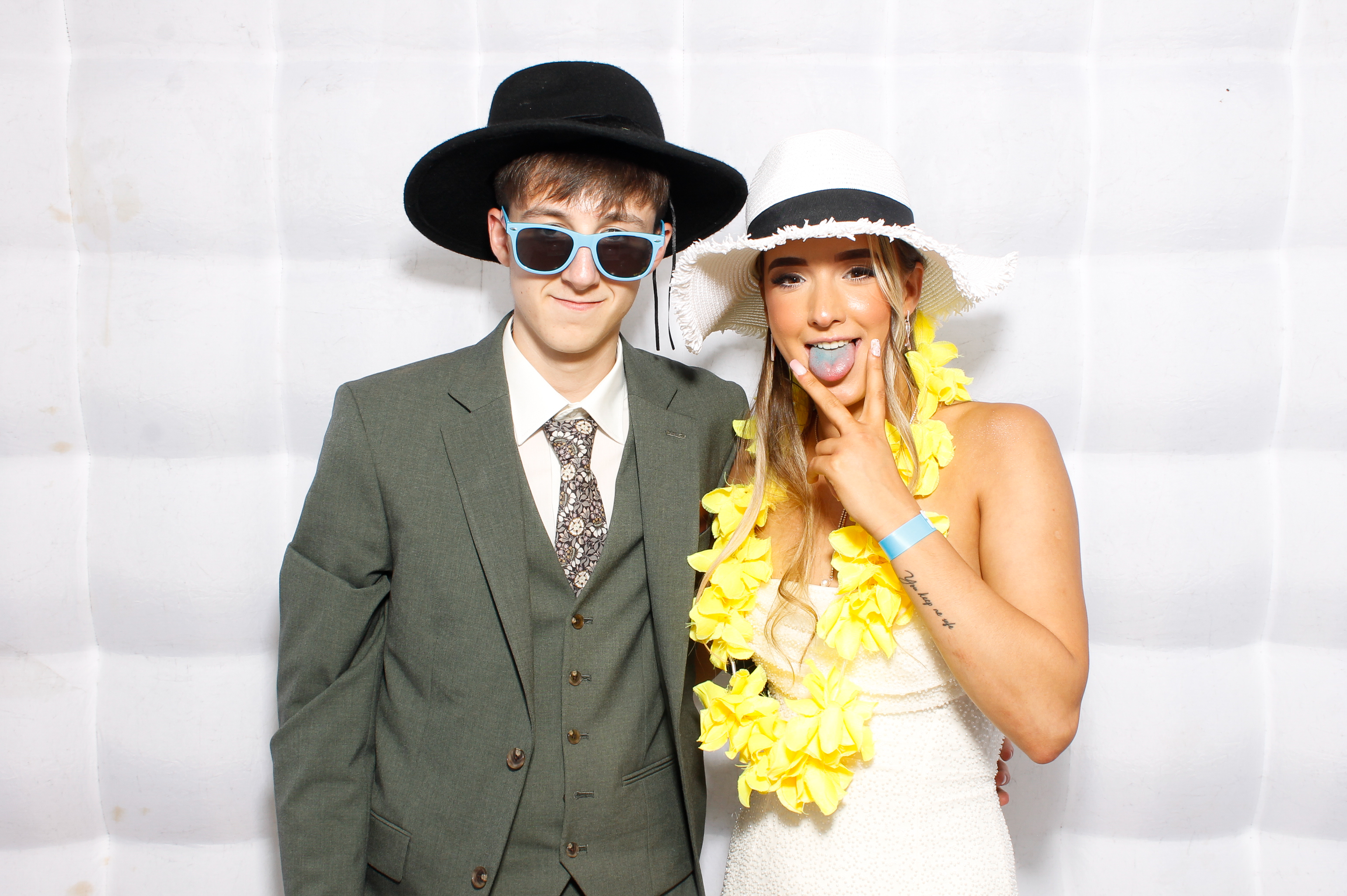 Carndonagh CS Formal '25 | View more photos from the event at gallery.snapmagic.ie/u/SnapMagic/Carndonagh-CS-Formal-25