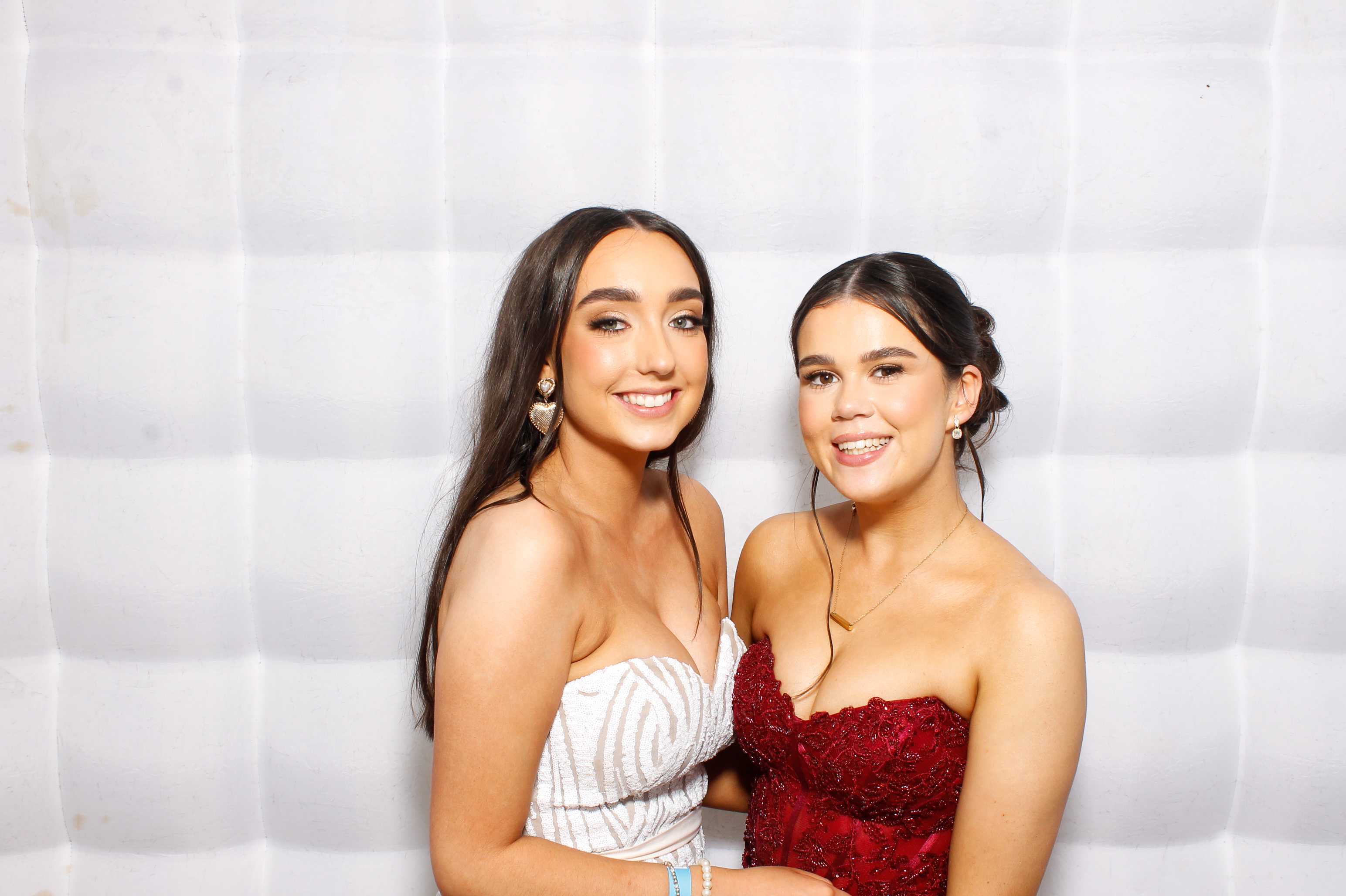 Carndonagh CS Formal '25 | View more photos from the event at gallery.snapmagic.ie/u/SnapMagic/Carndonagh-CS-Formal-25
