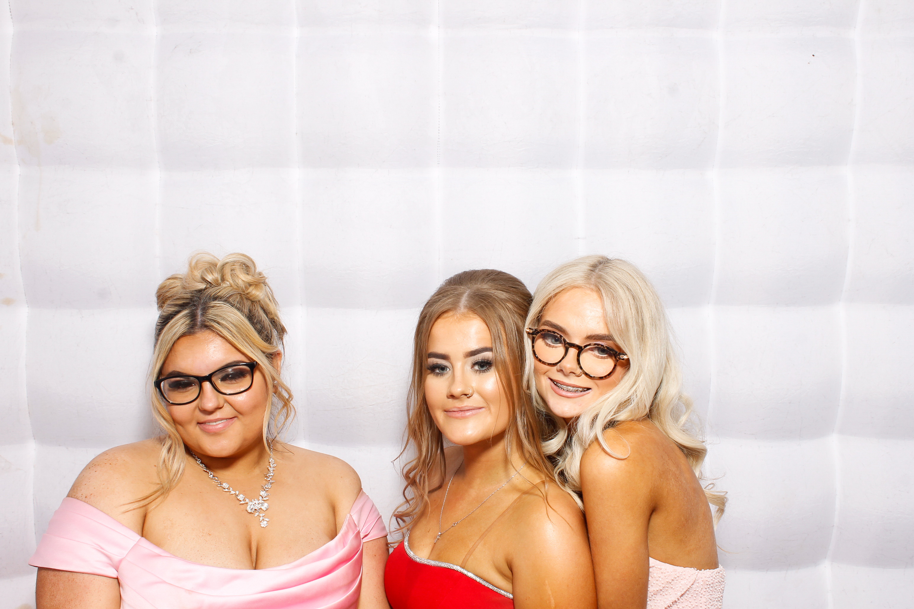 Carndonagh CS Formal '25 | View more photos from the event at gallery.snapmagic.ie/u/SnapMagic/Carndonagh-CS-Formal-25